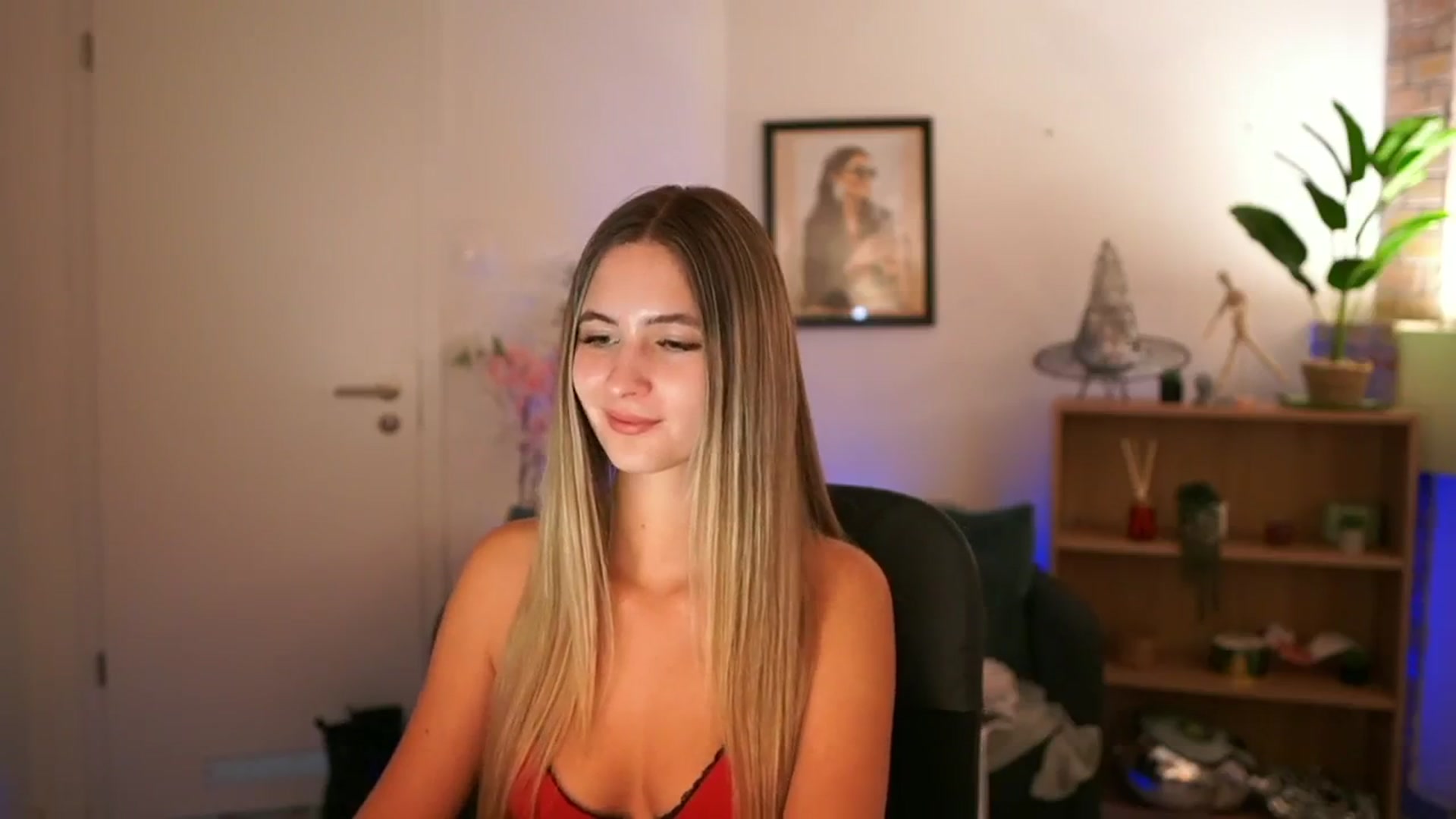 Gallery image thumbnail from CuteGirl_18's myfreecams stream on, 11/22/2024, 18:47 image 19 of 20