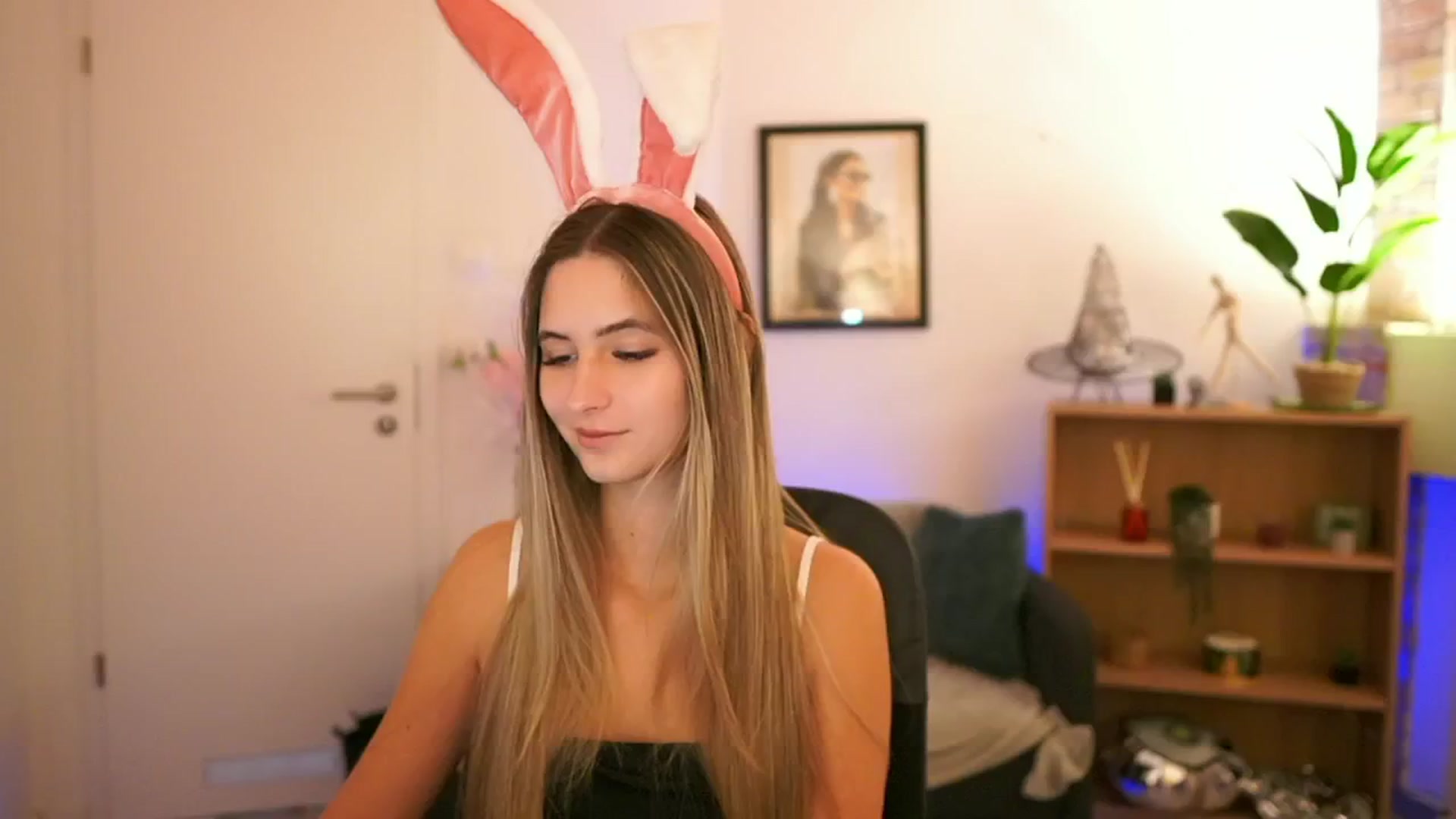 Gallery image thumbnail from CuteGirl_18's myfreecams stream on, 11/23/2024, 15:51 image 1 of 20
