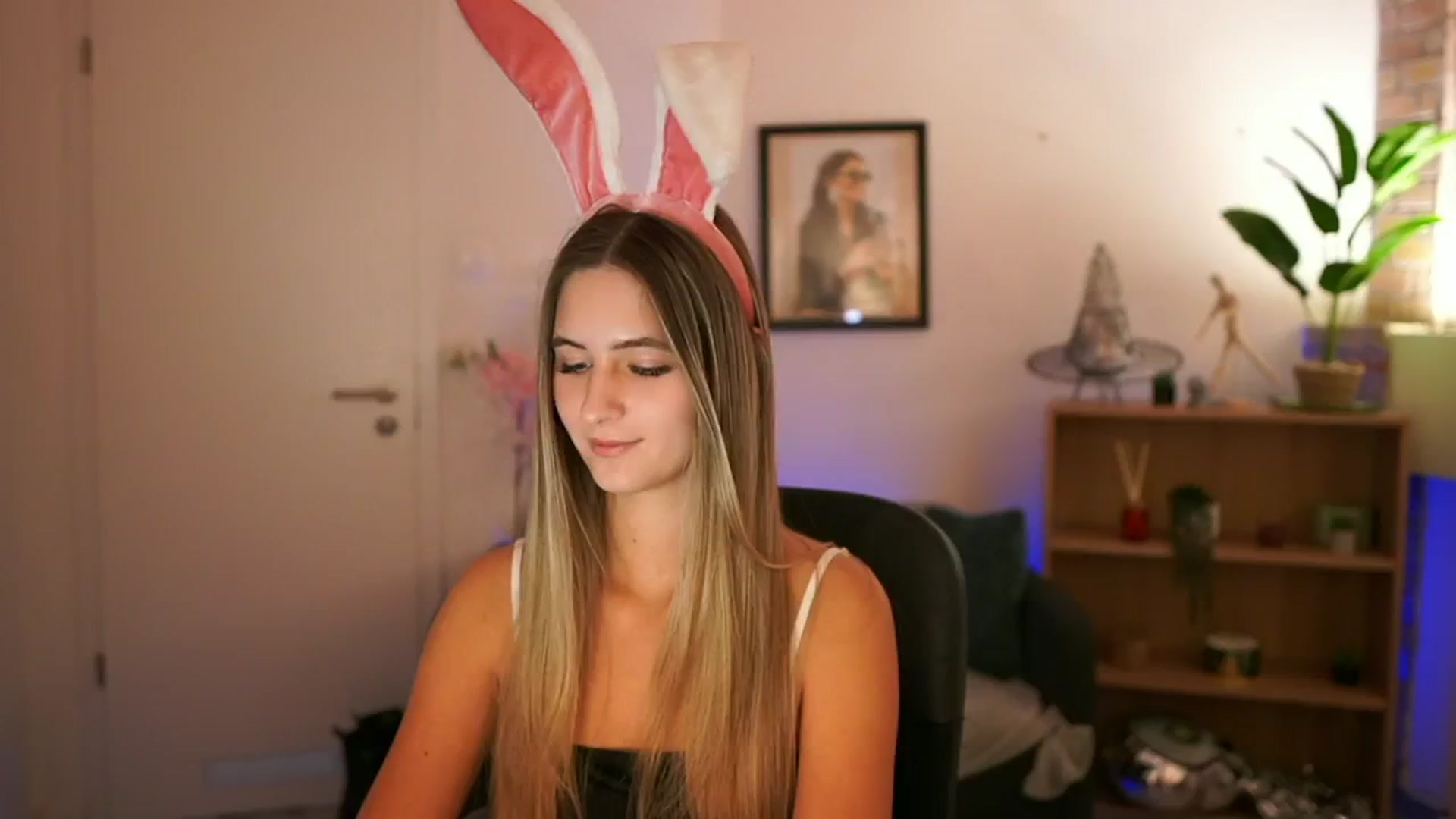 Gallery image thumbnail from CuteGirl_18's myfreecams stream on, 11/23/2024, 15:51 image 8 of 20