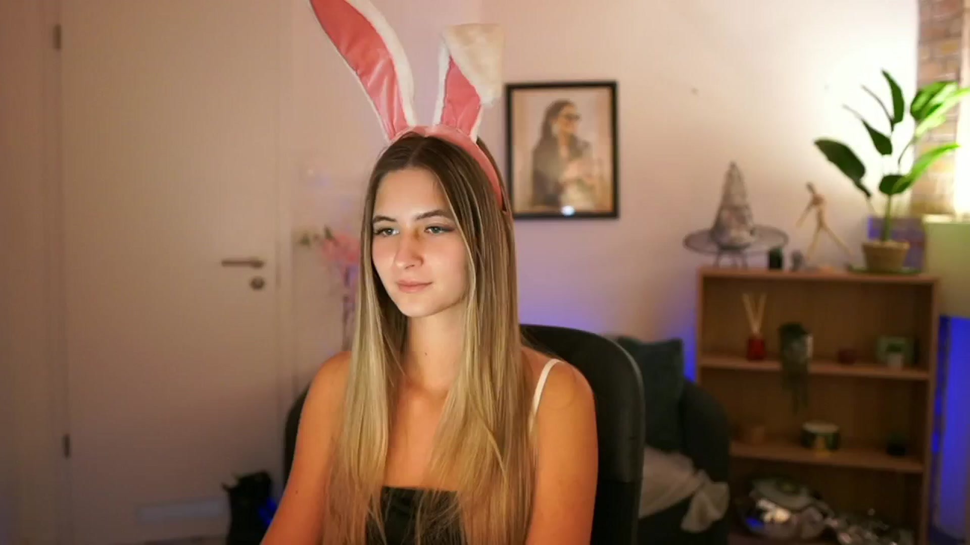 Gallery image thumbnail from CuteGirl_18's myfreecams stream on, 11/23/2024, 15:51 image 5 of 20