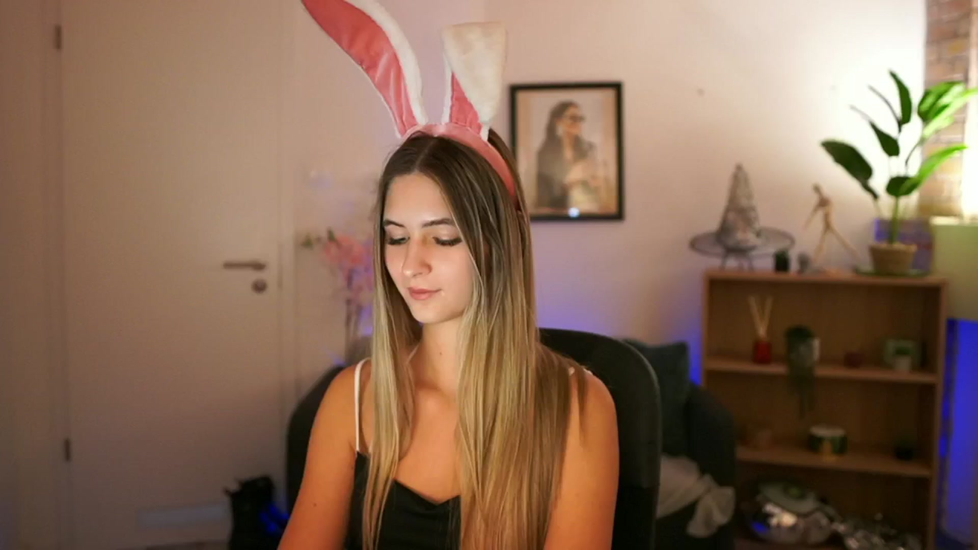 Gallery image thumbnail from CuteGirl_18's myfreecams stream on, 11/23/2024, 15:51 image 13 of 20