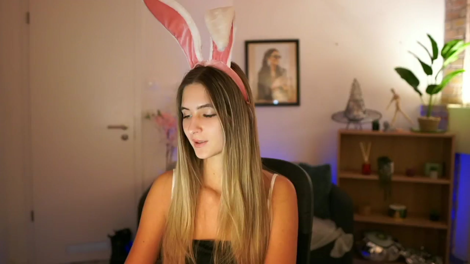 Gallery image thumbnail from CuteGirl_18's myfreecams stream on, 11/23/2024, 15:51 image 6 of 20