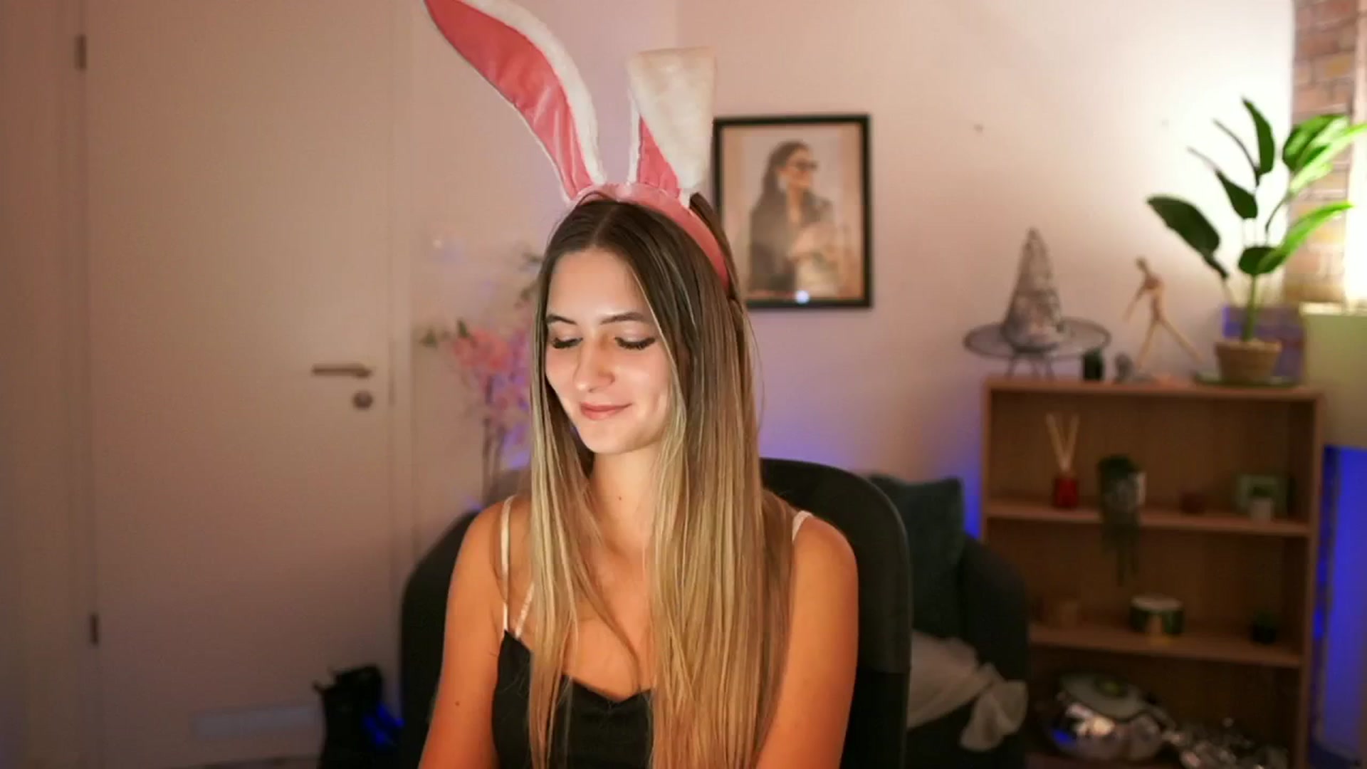 Gallery image thumbnail from CuteGirl_18's myfreecams stream on, 11/23/2024, 15:51 image 17 of 20