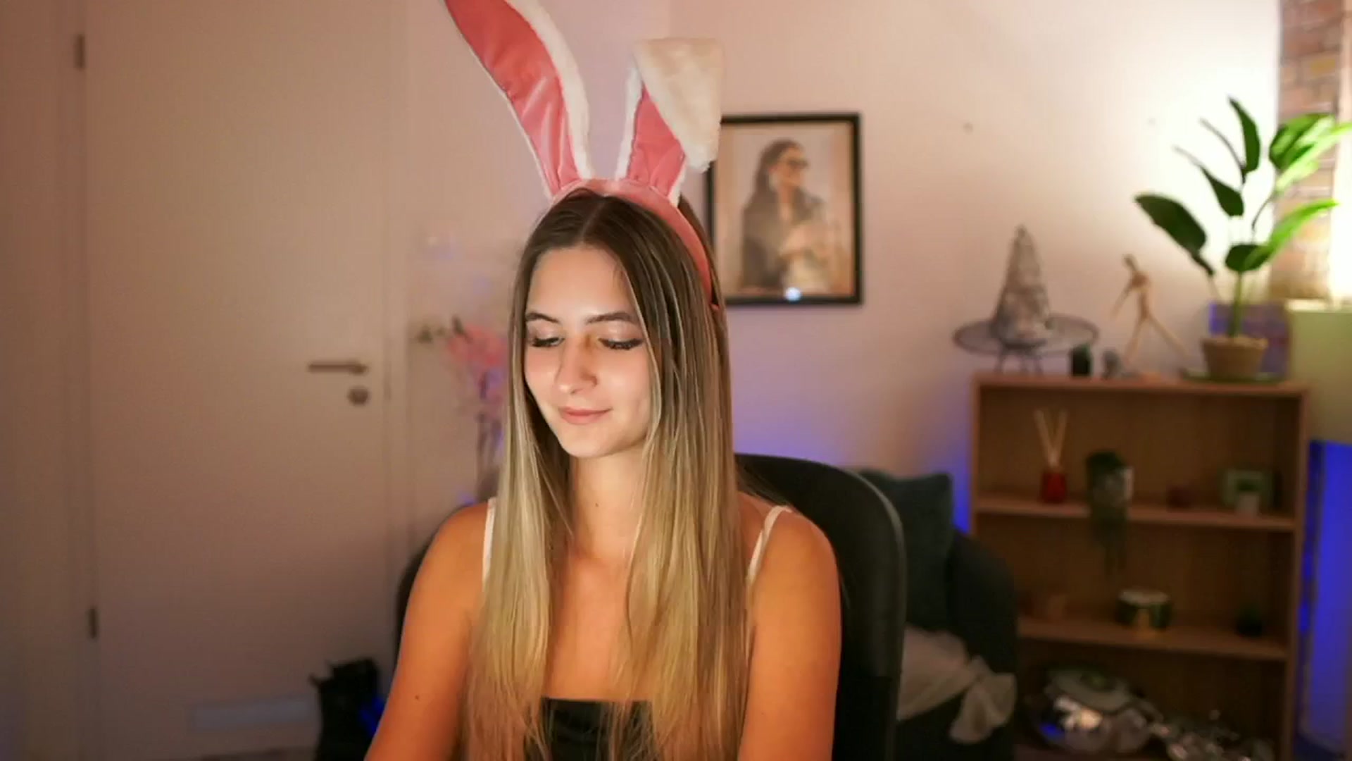 Gallery image thumbnail from CuteGirl_18's myfreecams stream on, 11/23/2024, 15:51 image 7 of 20