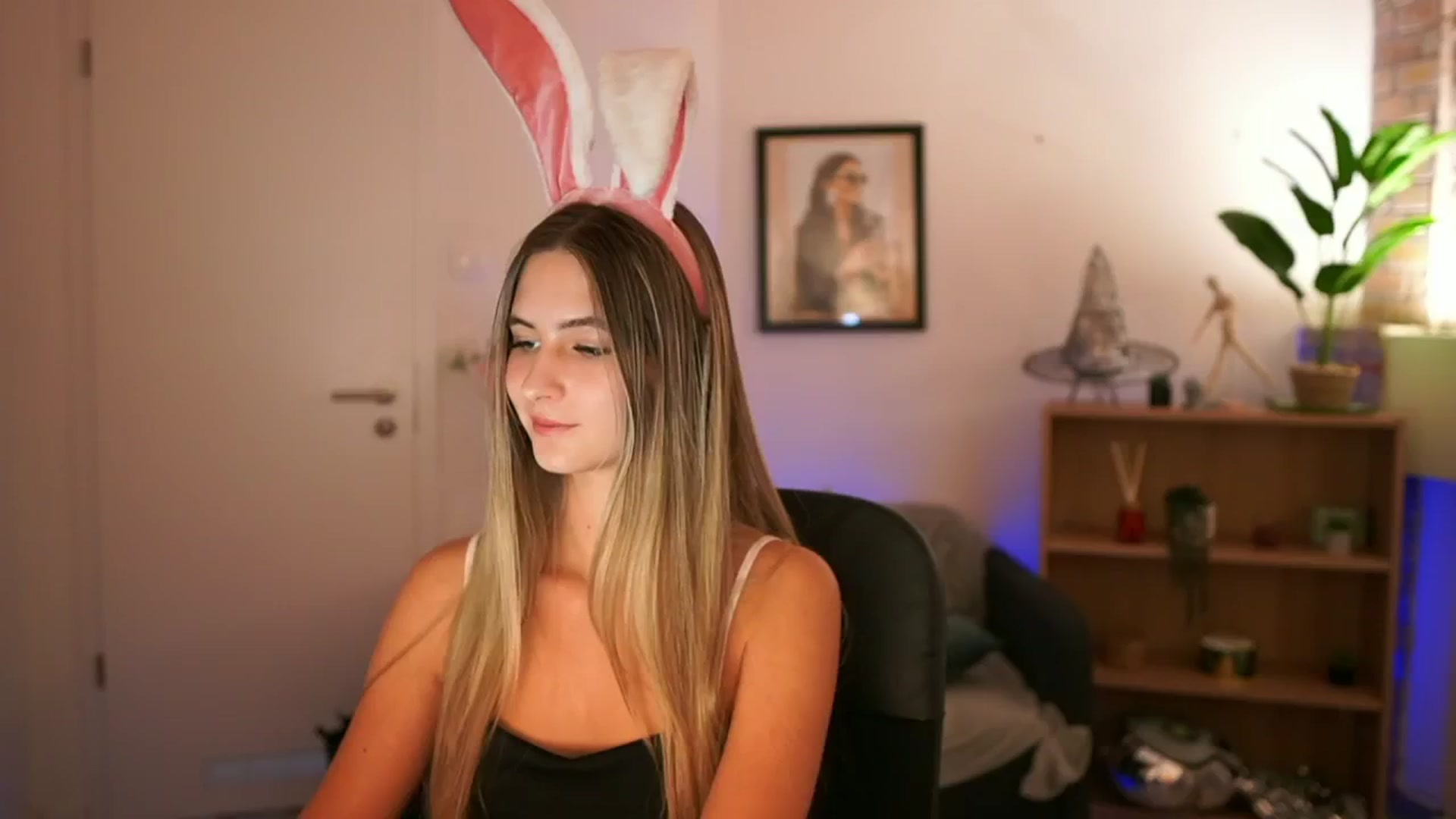 Gallery image thumbnail from CuteGirl_18's myfreecams stream on, 11/23/2024, 18:21 image 6 of 20