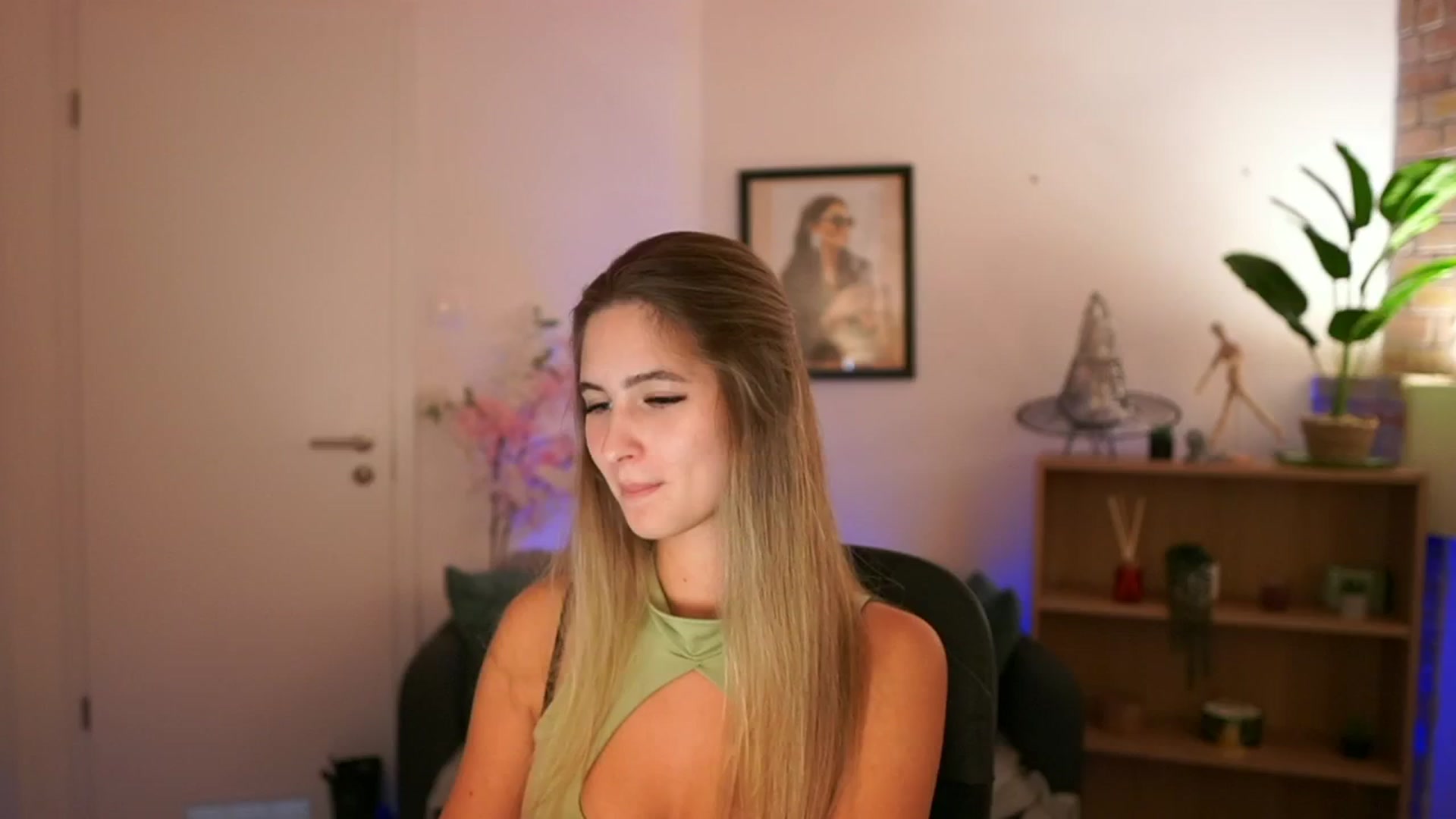 Gallery image thumbnail from CuteGirl_18's myfreecams stream on, 11/28/2024, 19:05 image 19 of 20