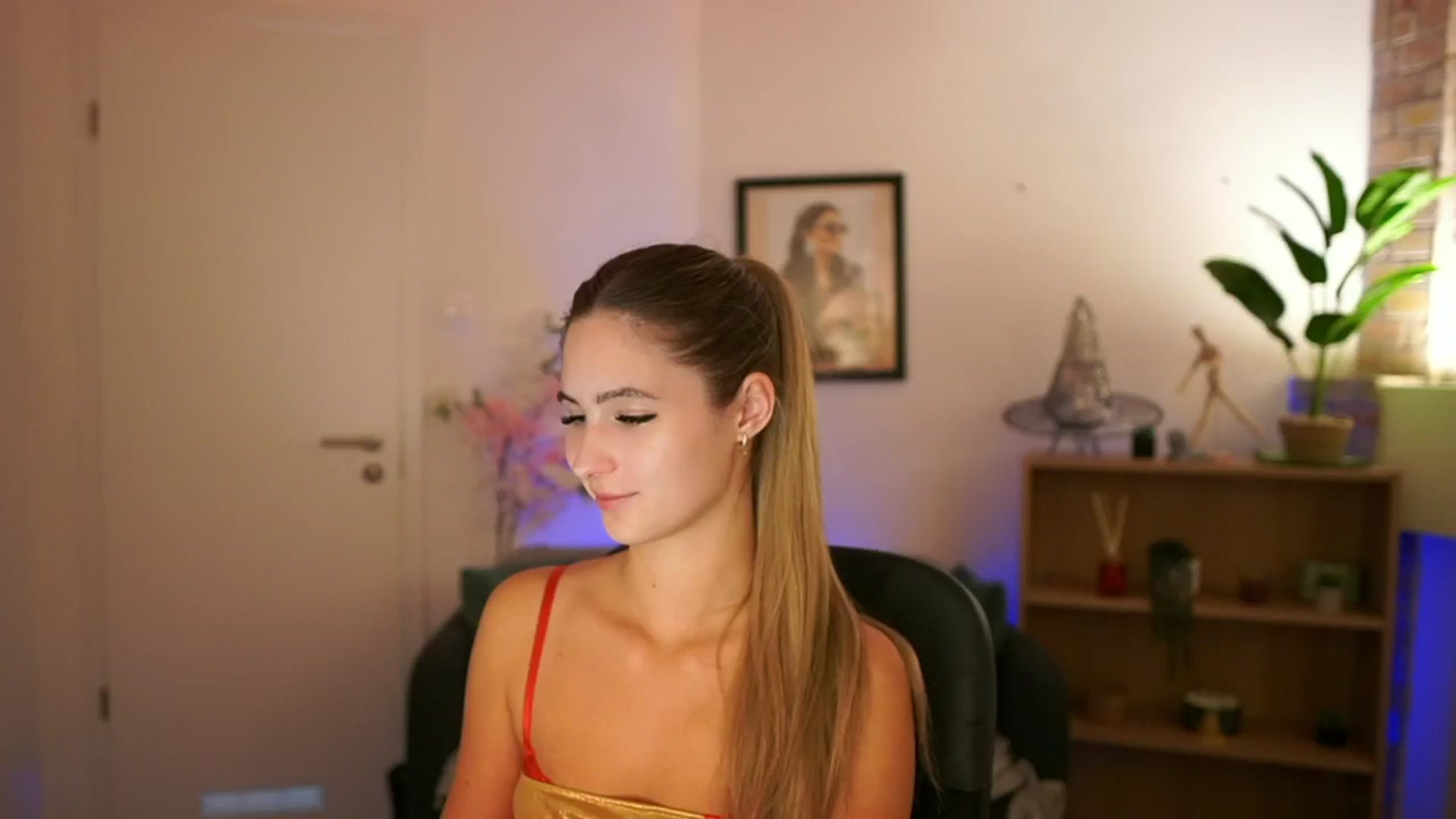 Gallery image thumbnail from CuteGirl_18's myfreecams stream on, 12/02/2024, 15:11 image 10 of 20