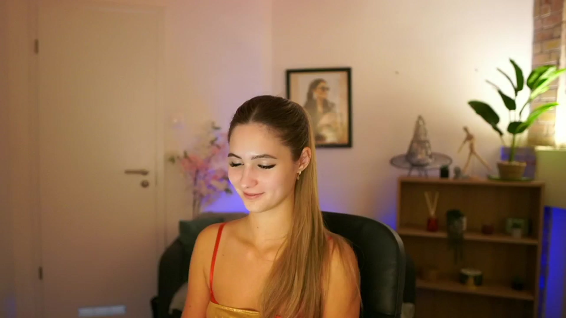 Gallery image thumbnail from CuteGirl_18's myfreecams stream on, 12/02/2024, 15:11 image 12 of 20