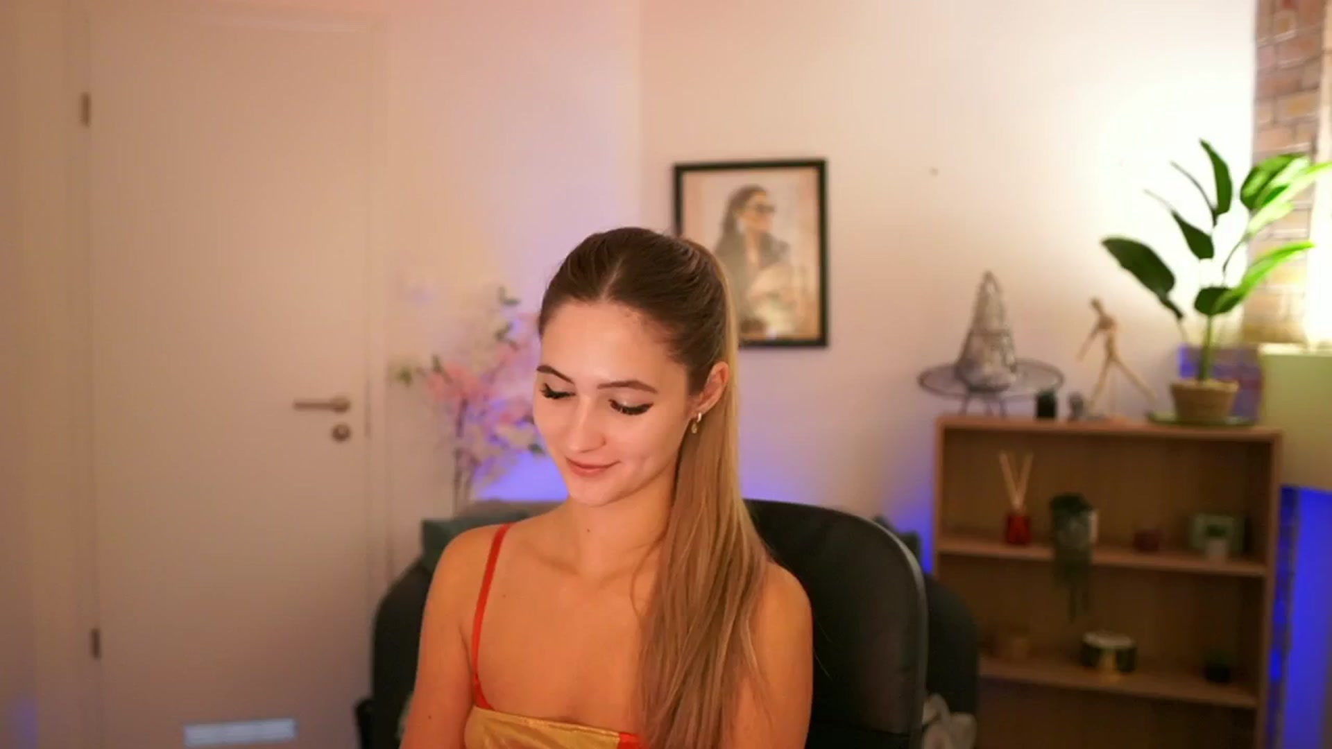 Gallery image thumbnail from CuteGirl_18's myfreecams stream on, 12/02/2024, 15:11 image 9 of 20