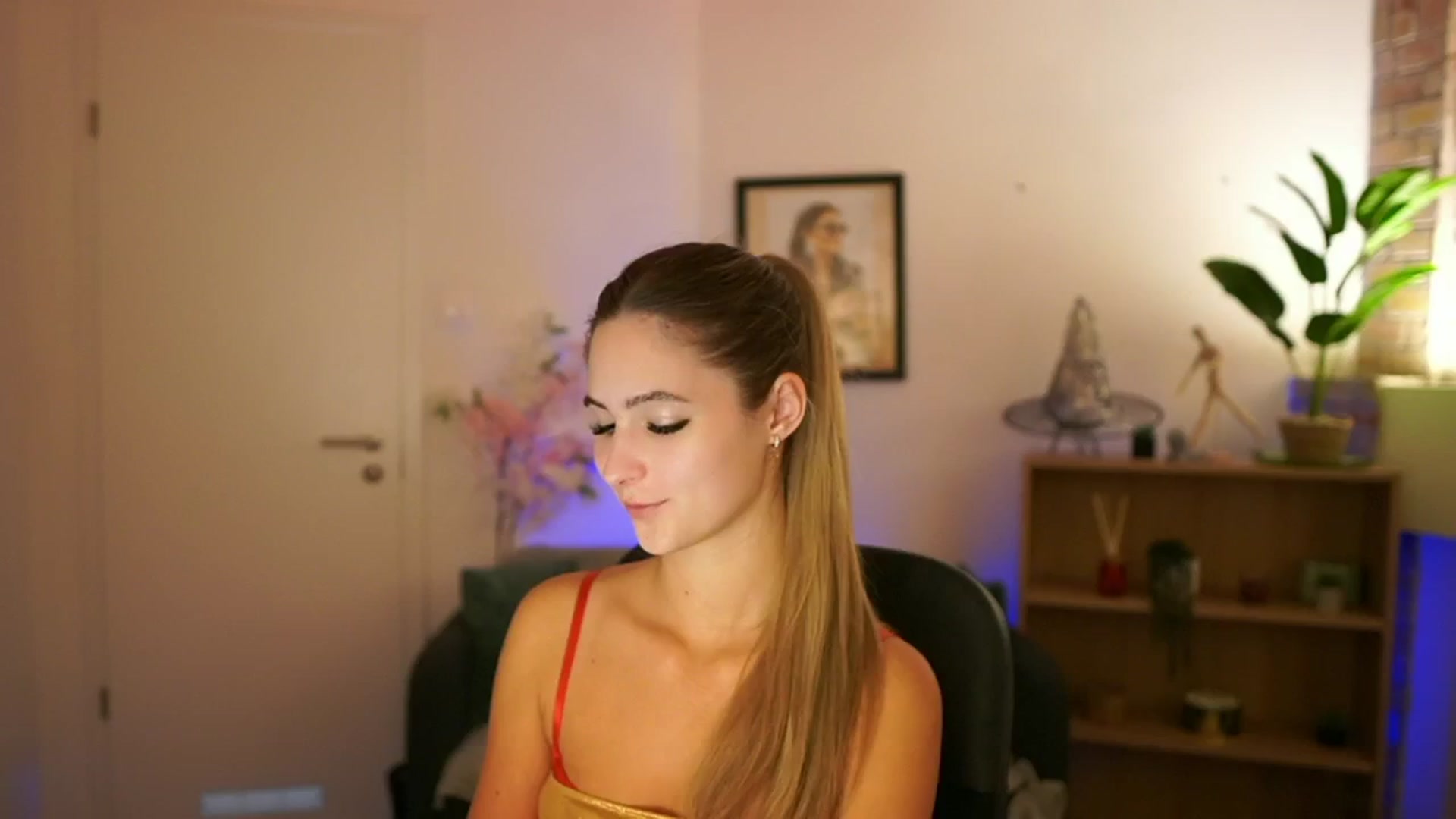 Gallery image thumbnail from CuteGirl_18's myfreecams stream on, 12/02/2024, 15:11 image 13 of 20