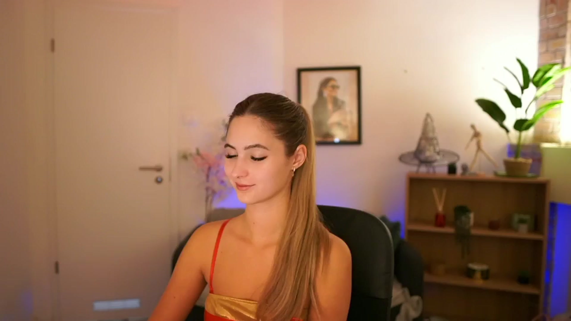 Gallery image thumbnail from CuteGirl_18's myfreecams stream on, 12/02/2024, 15:43 image 4 of 20