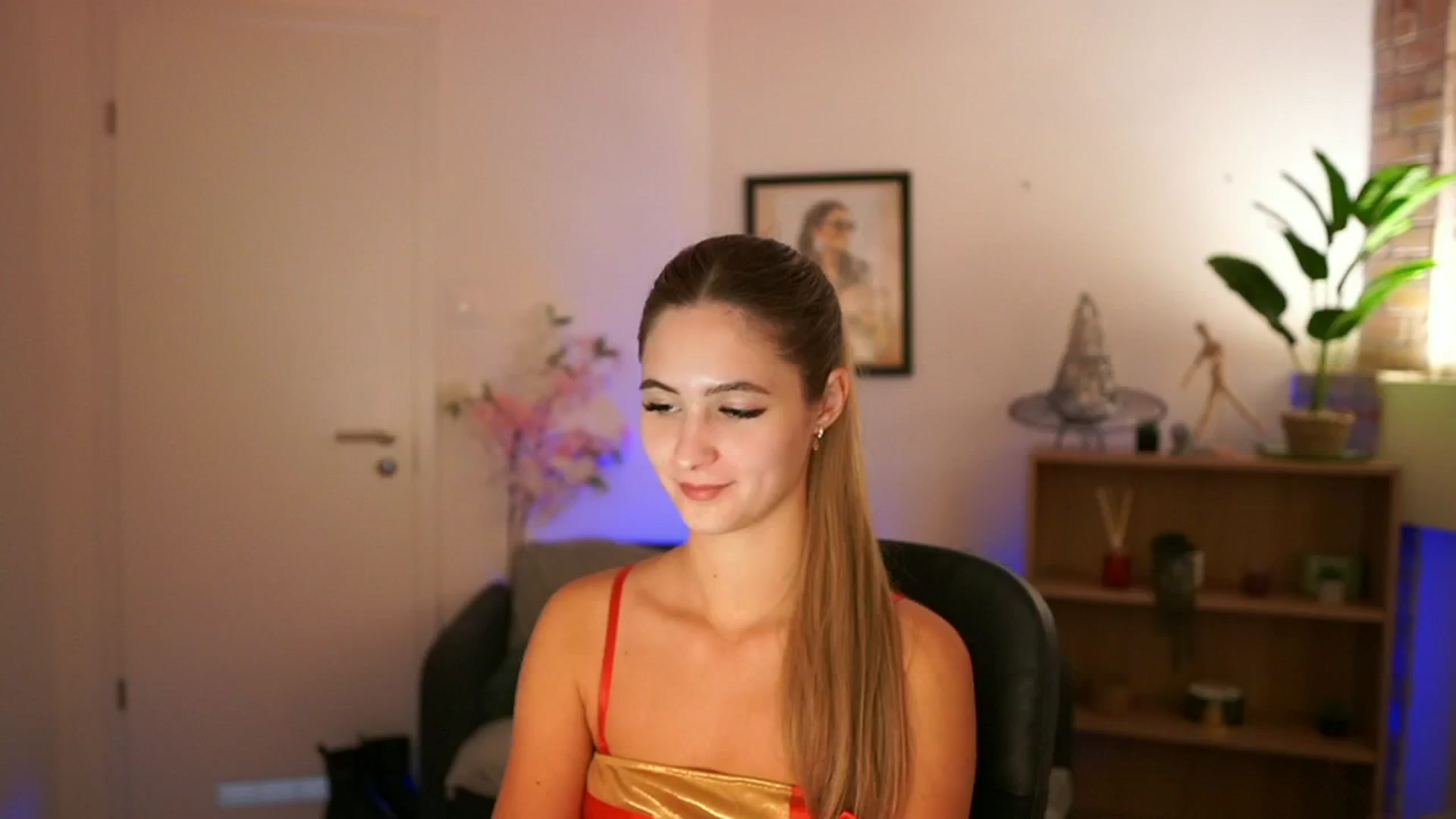 Gallery image thumbnail from CuteGirl_18's myfreecams stream on, 12/02/2024, 16:40 image 12 of 20