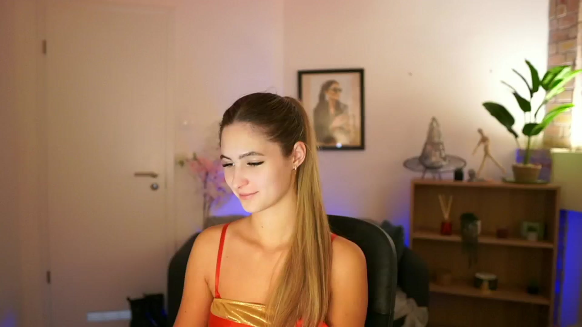 Gallery image thumbnail from CuteGirl_18's myfreecams stream on, 12/02/2024, 16:40 image 2 of 20