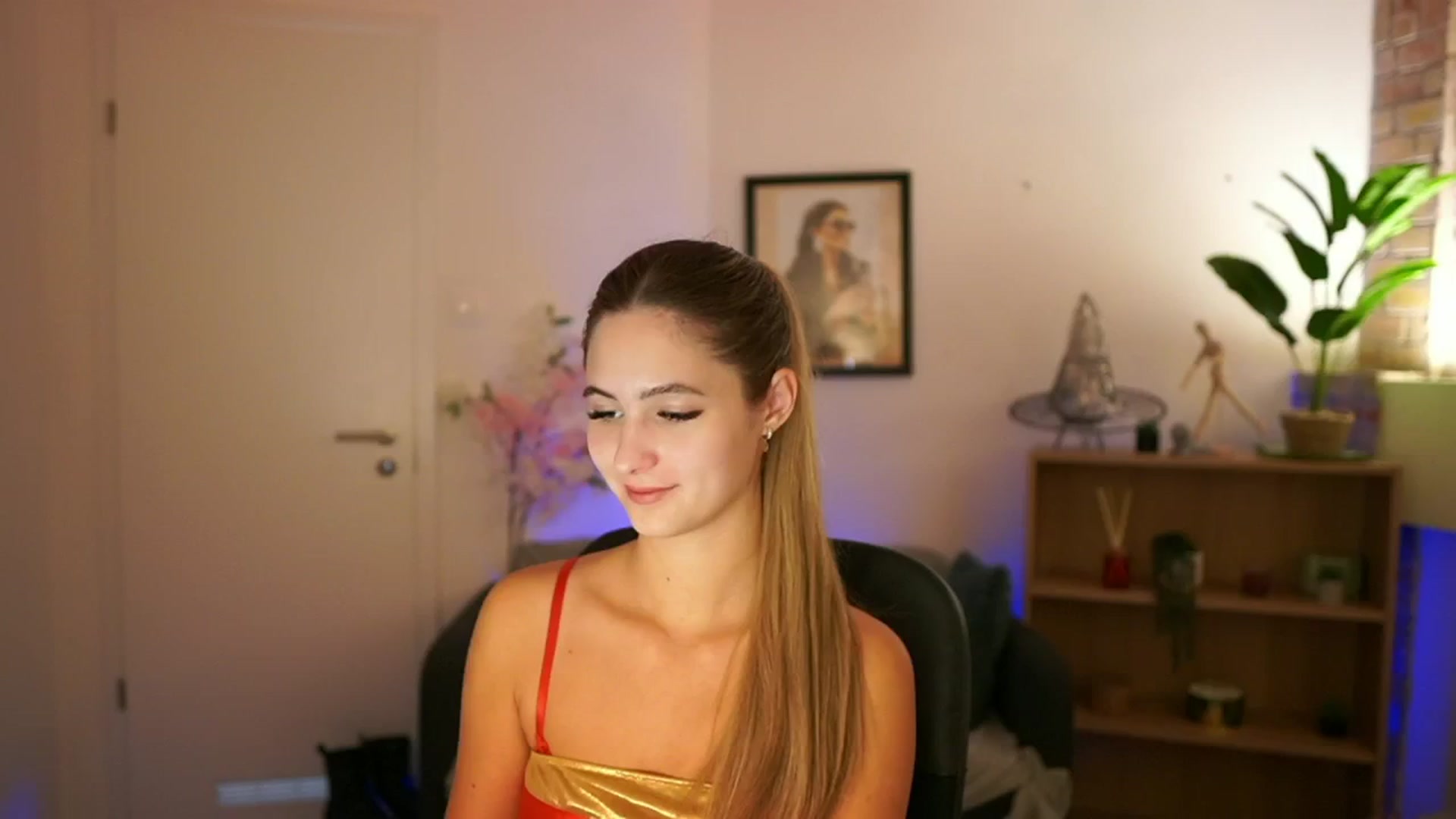 Gallery image thumbnail from CuteGirl_18's myfreecams stream on, 12/02/2024, 16:40 image 7 of 20