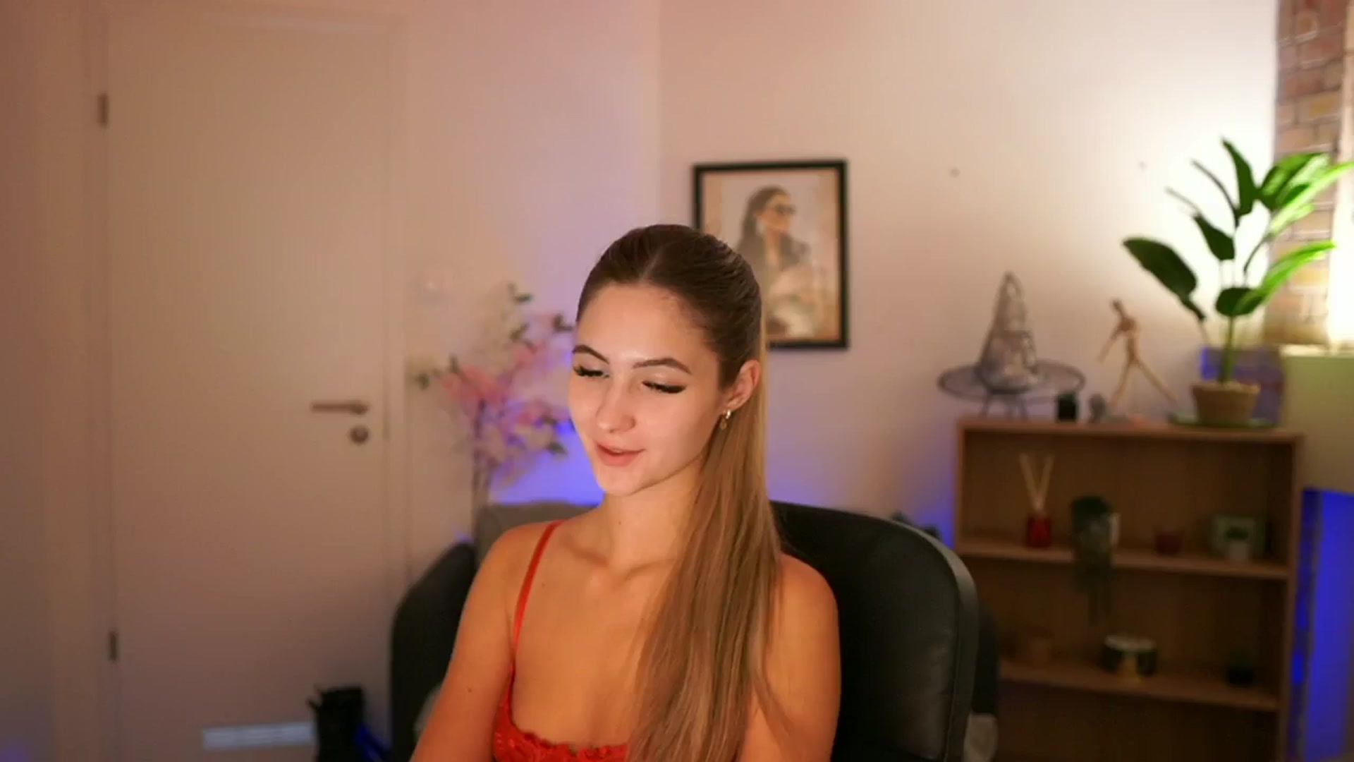 Gallery image thumbnail from CuteGirl_18's myfreecams stream on, 12/02/2024, 18:17 image 6 of 20