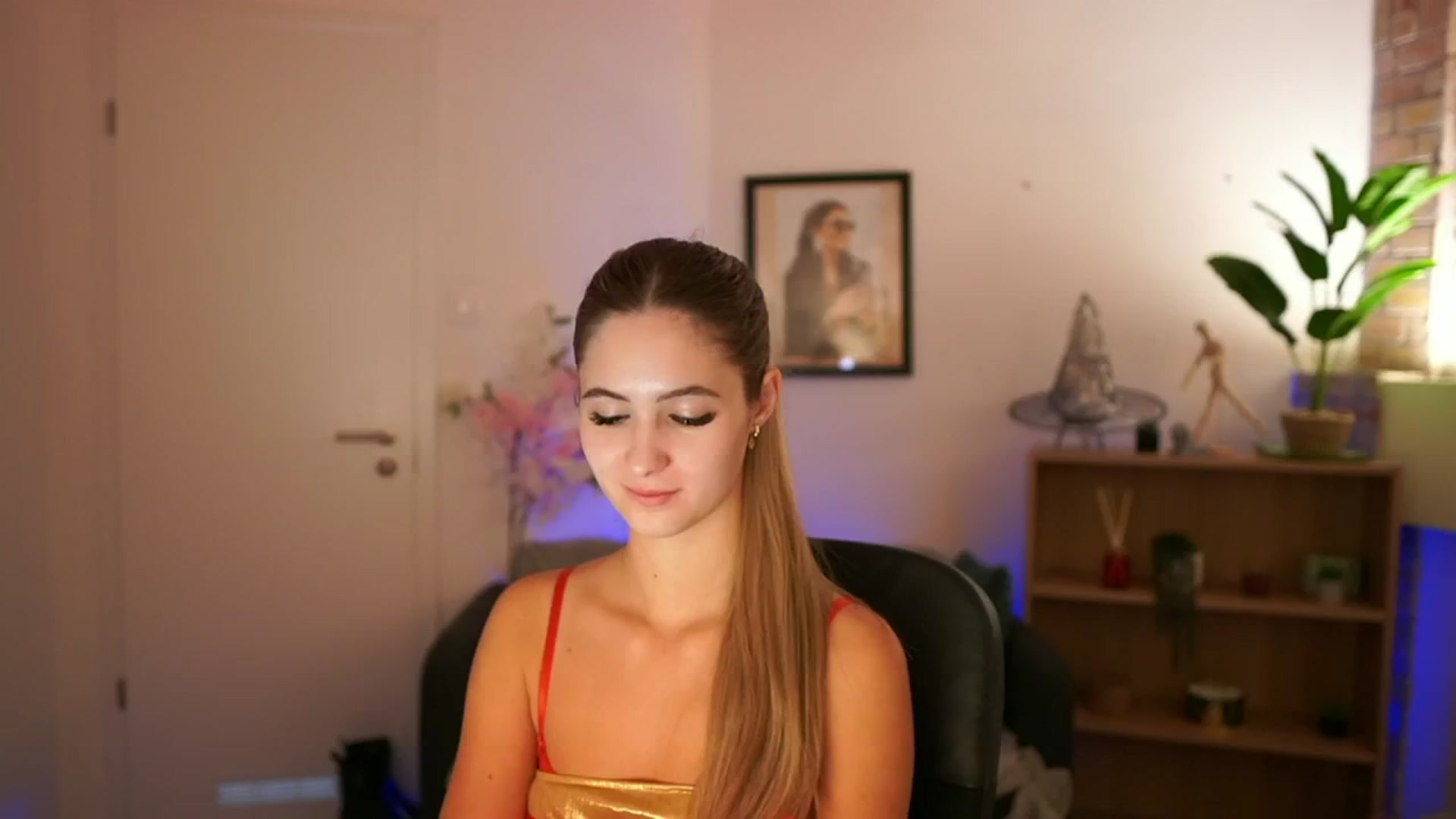 Gallery image thumbnail from CuteGirl_18's myfreecams stream on, 12/02/2024, 18:17 image 1 of 20