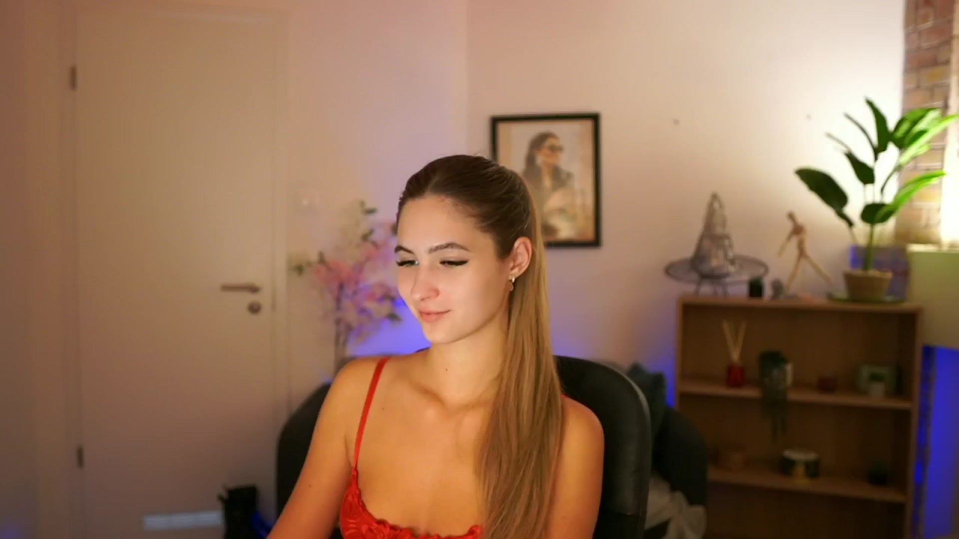 Gallery image thumbnail from CuteGirl_18's myfreecams stream on, 12/02/2024, 18:17 image 10 of 20