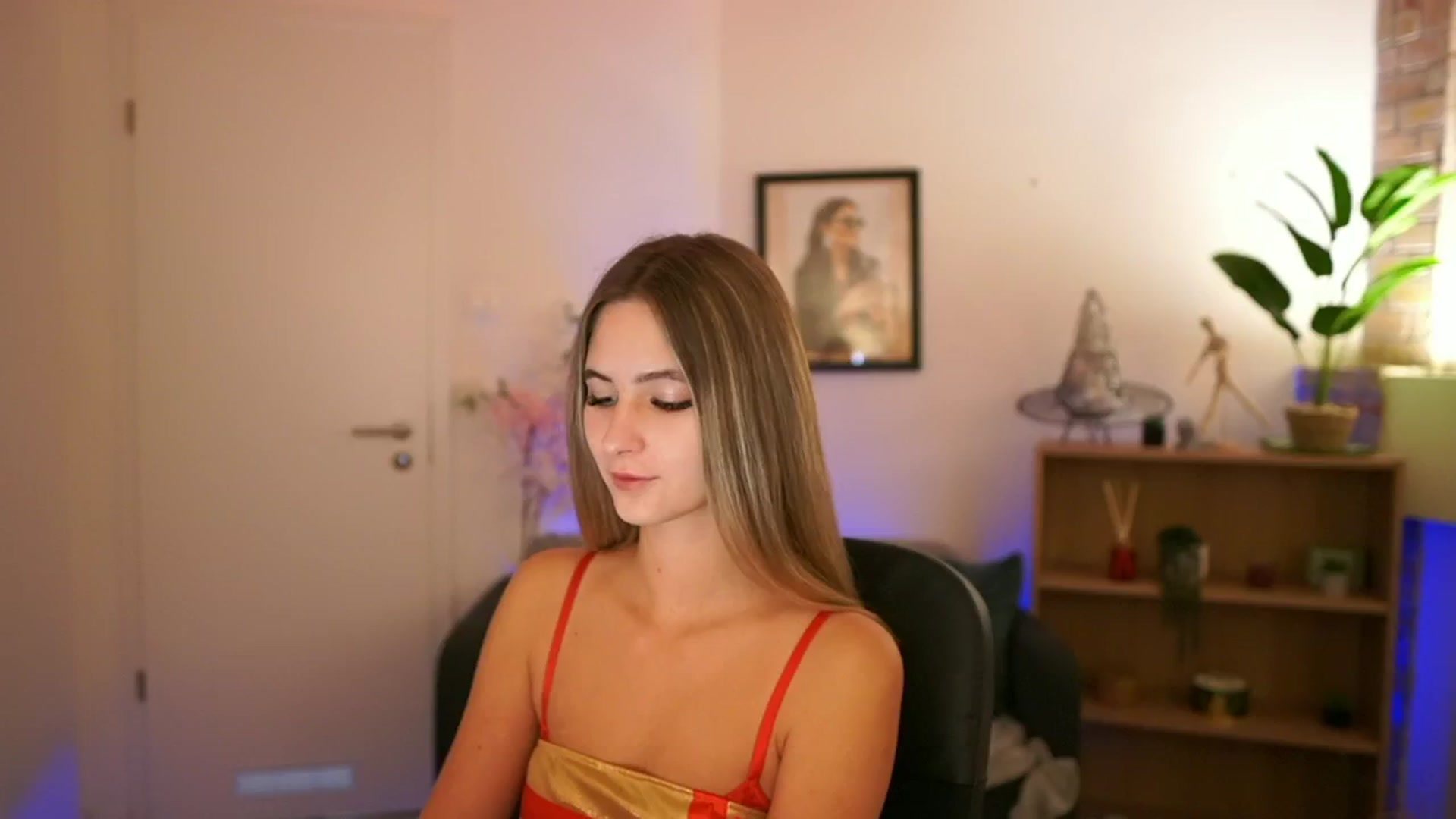 Gallery image thumbnail from CuteGirl_18's myfreecams stream on, 12/04/2024, 14:55 image 12 of 20