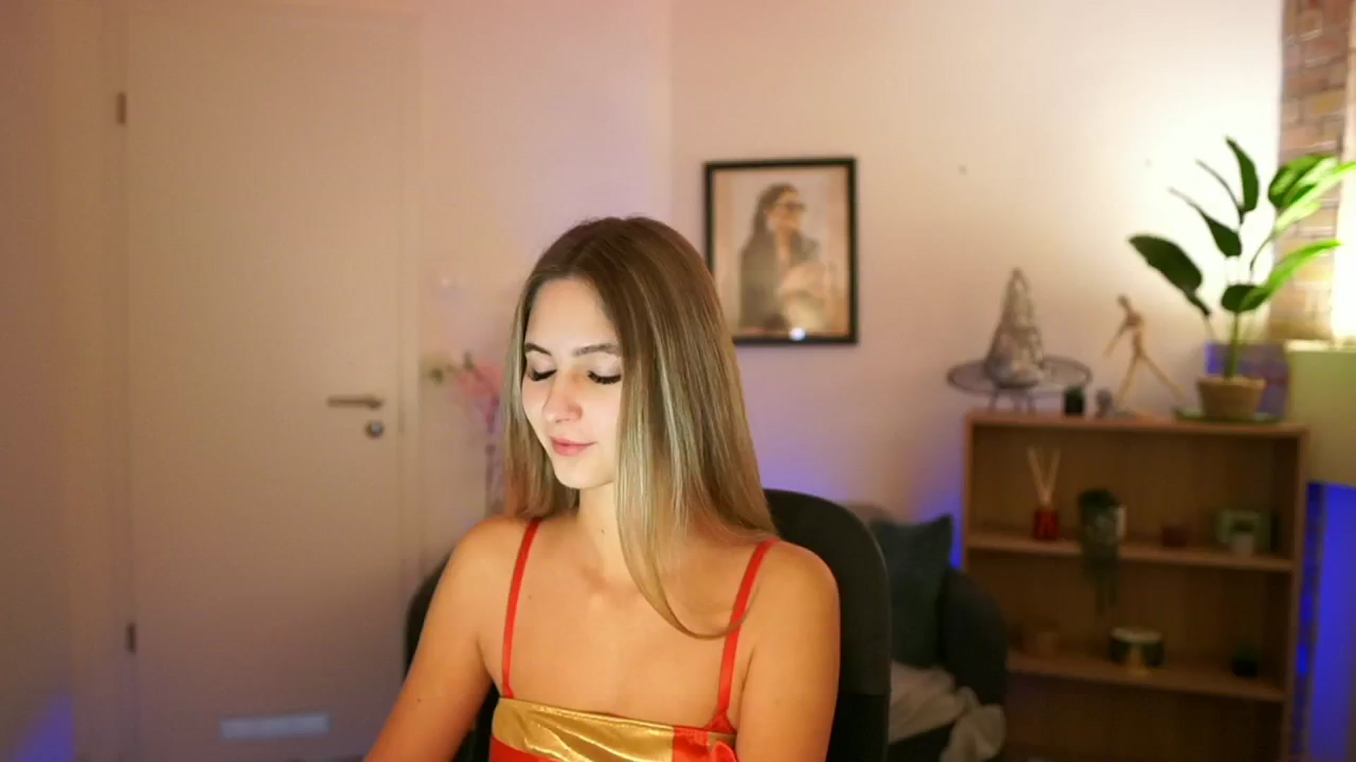 Gallery image thumbnail from CuteGirl_18's myfreecams stream on, 12/04/2024, 14:55 image 3 of 20