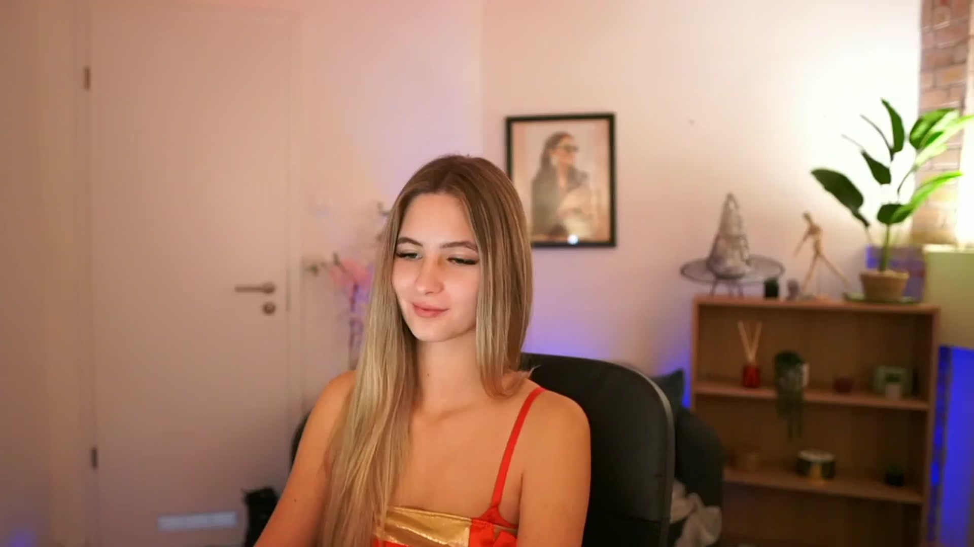 Gallery image thumbnail from CuteGirl_18's myfreecams stream on, 12/04/2024, 15:58 image 9 of 20