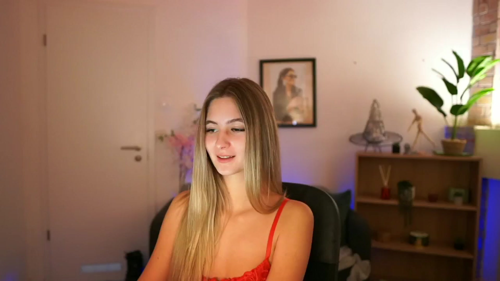 Gallery image thumbnail from CuteGirl_18's myfreecams stream on, 12/04/2024, 15:58 image 16 of 20