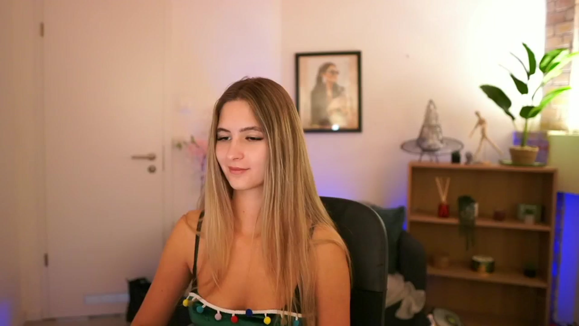 Gallery image thumbnail from CuteGirl_18's myfreecams stream on, 12/05/2024, 14:31 image 20 of 20