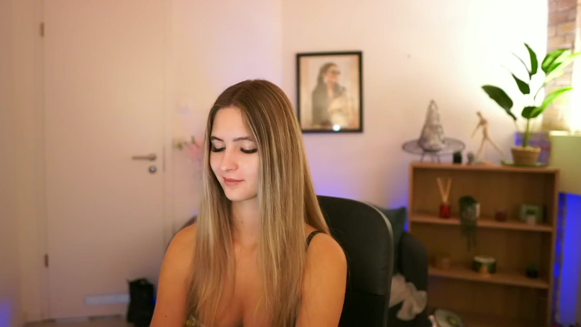 Gallery image thumbnail from CuteGirl_18's myfreecams stream on, 12/05/2024, 14:31 image 5 of 20