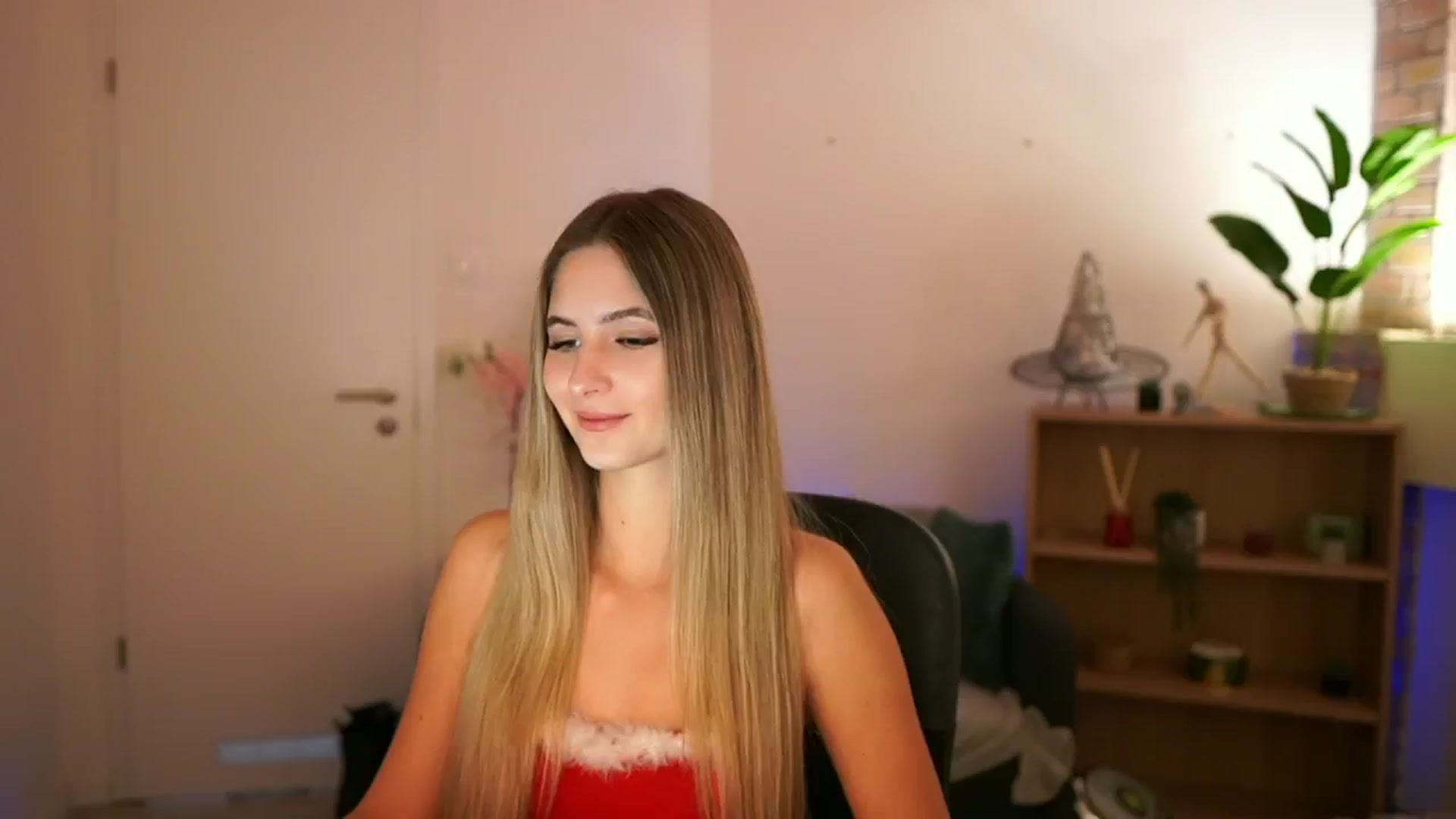 Gallery image thumbnail from CuteGirl_18's myfreecams stream on, 12/06/2024, 14:02 image 2 of 20