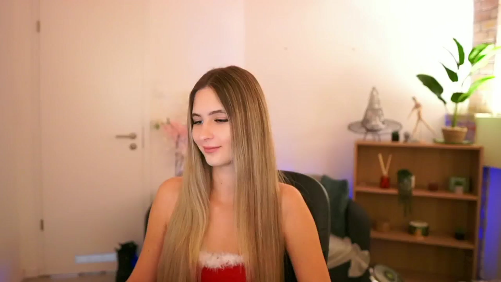 Gallery image thumbnail from CuteGirl_18's myfreecams stream on, 12/06/2024, 14:02 image 1 of 20