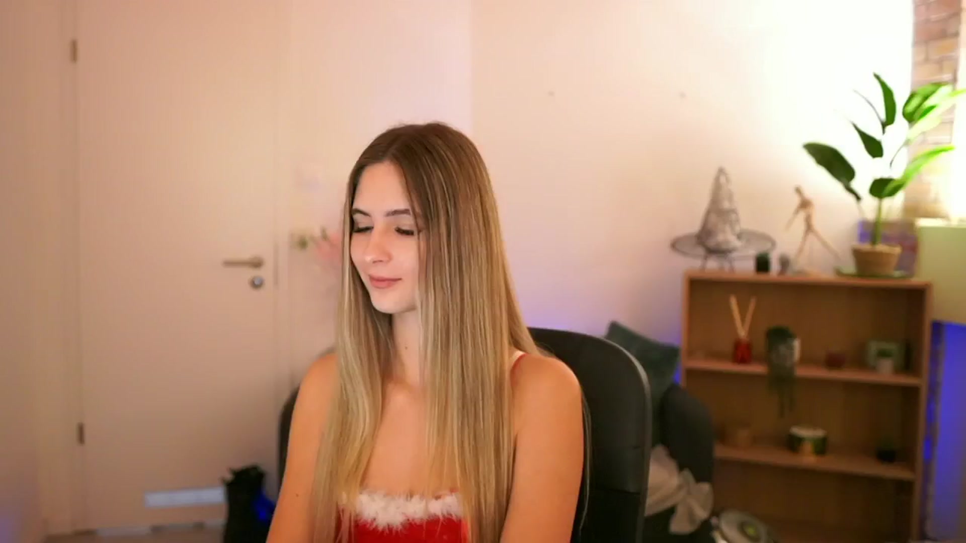 Gallery image thumbnail from CuteGirl_18's myfreecams stream on, 12/06/2024, 15:23 image 15 of 20