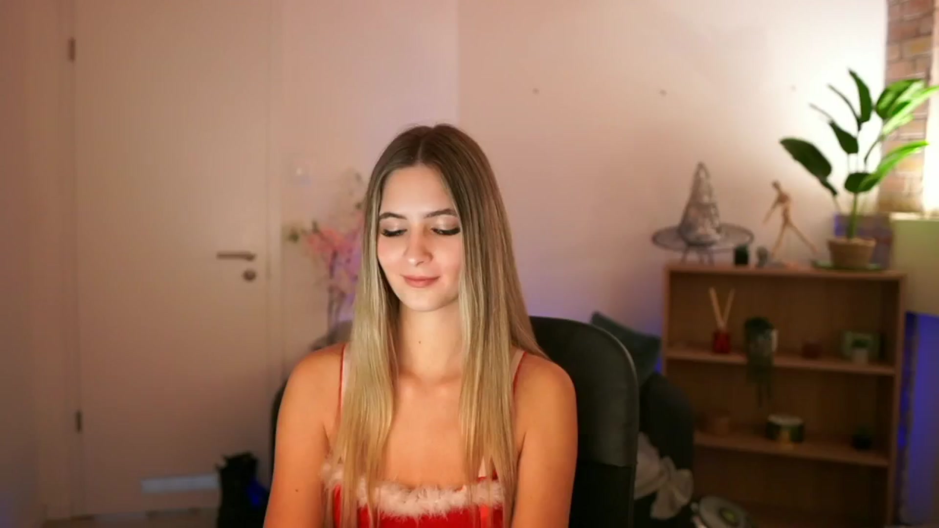 Gallery image thumbnail from CuteGirl_18's myfreecams stream on, 12/06/2024, 15:23 image 1 of 20