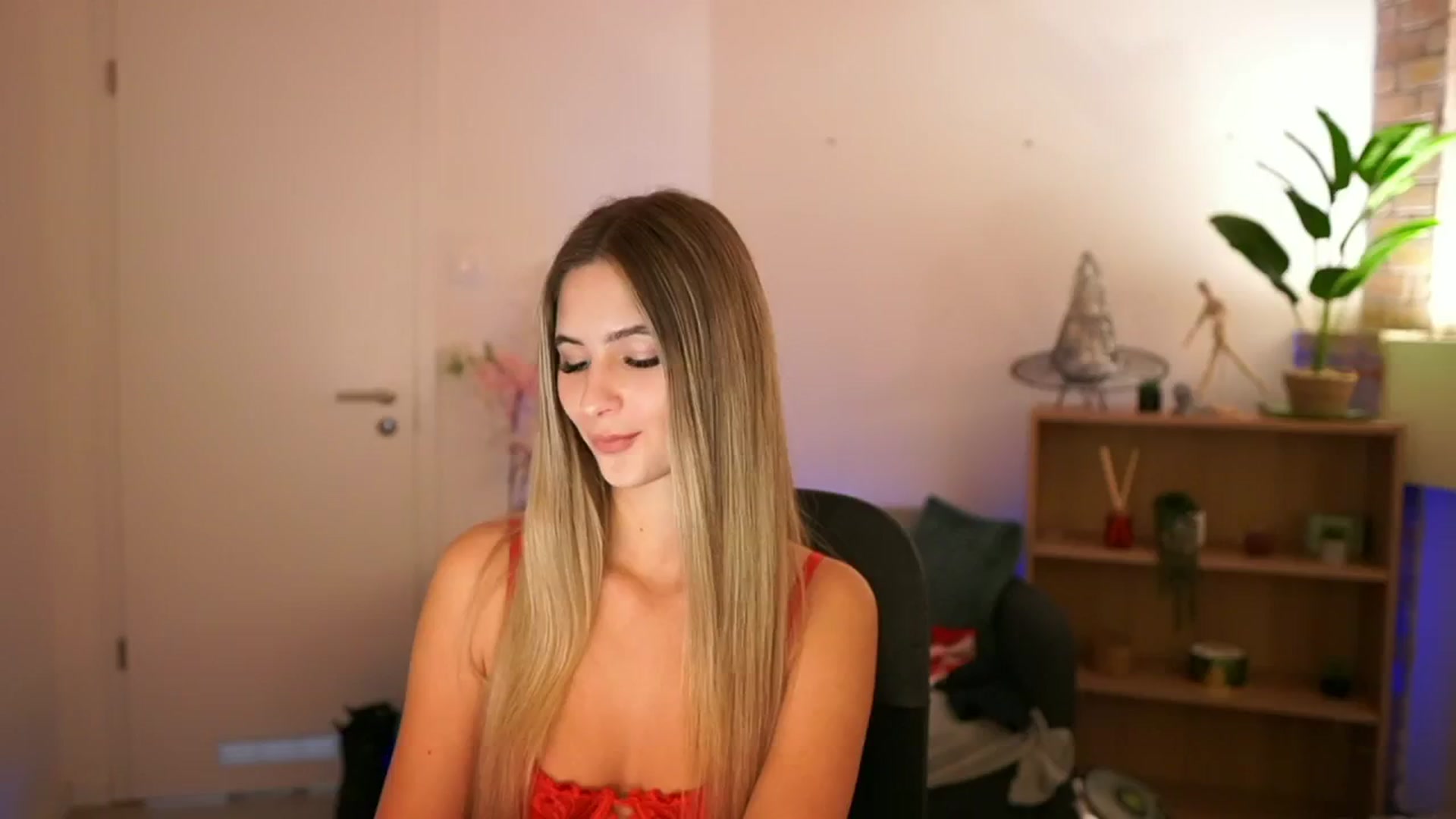 Gallery image thumbnail from CuteGirl_18's myfreecams stream on, 12/06/2024, 16:23 image 20 of 20