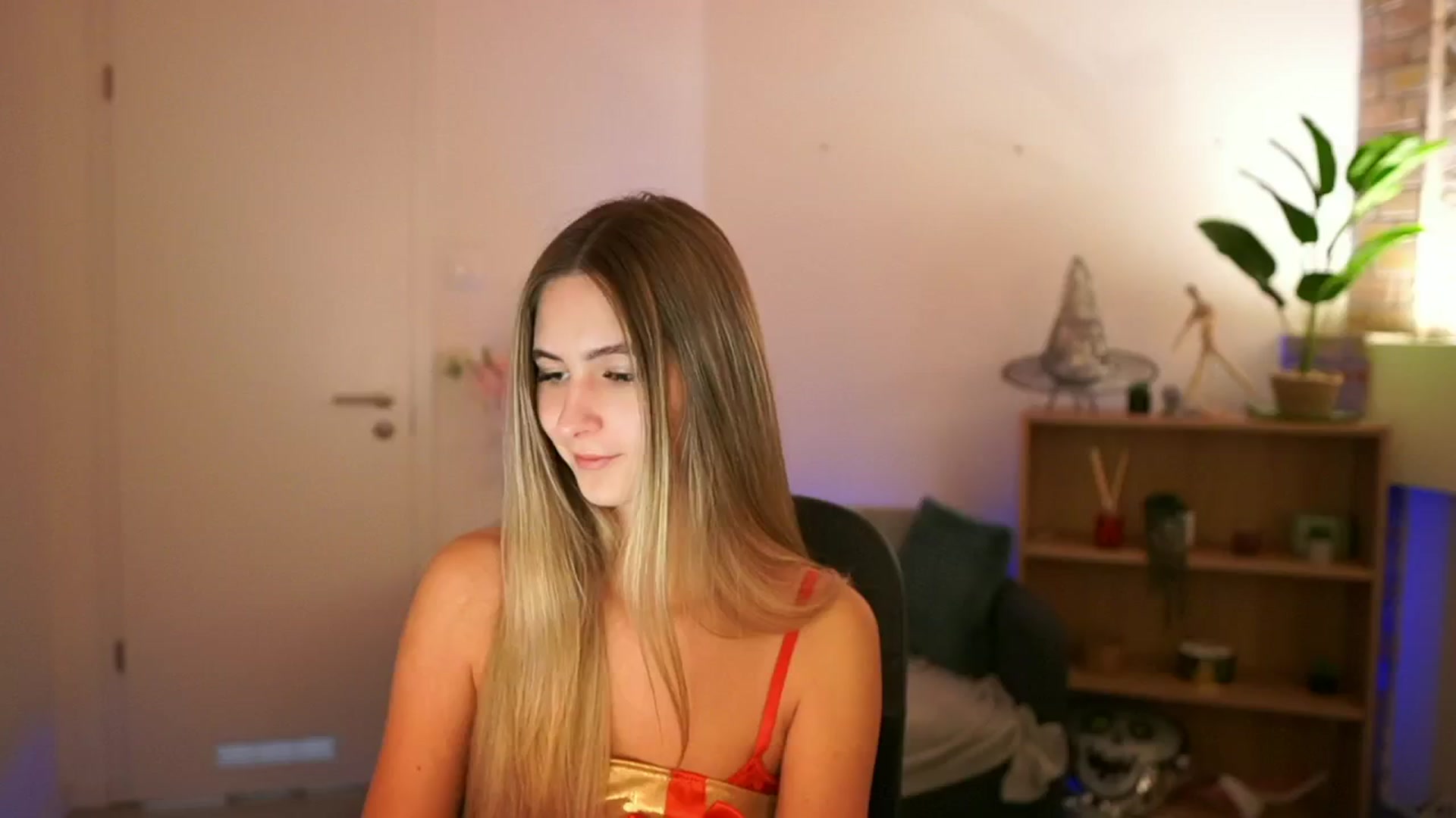 Gallery image thumbnail from CuteGirl_18's myfreecams stream on, 12/12/2024, 13:58 image 5 of 20