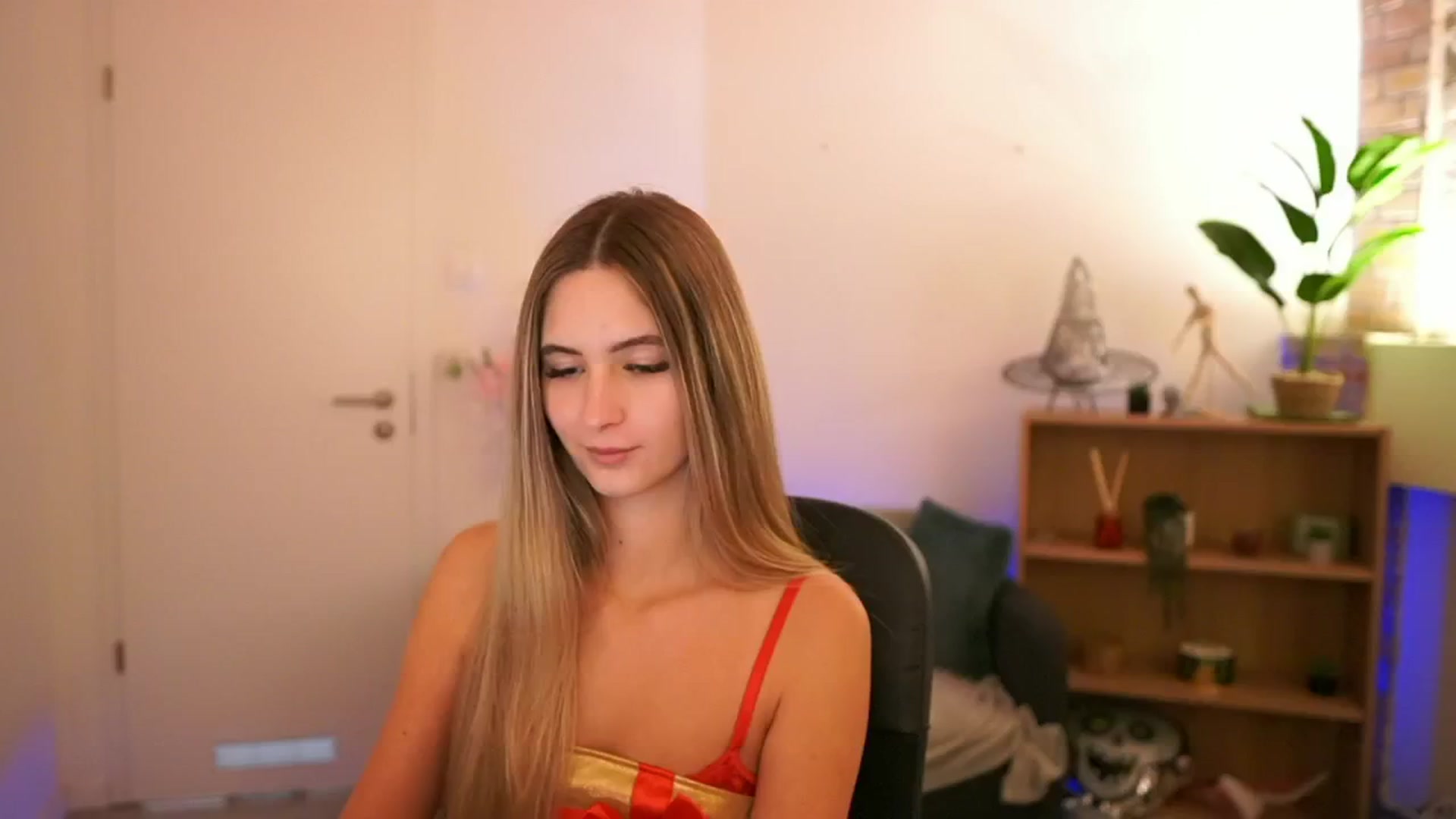 Gallery image thumbnail from CuteGirl_18's myfreecams stream on, 12/12/2024, 13:58 image 1 of 20
