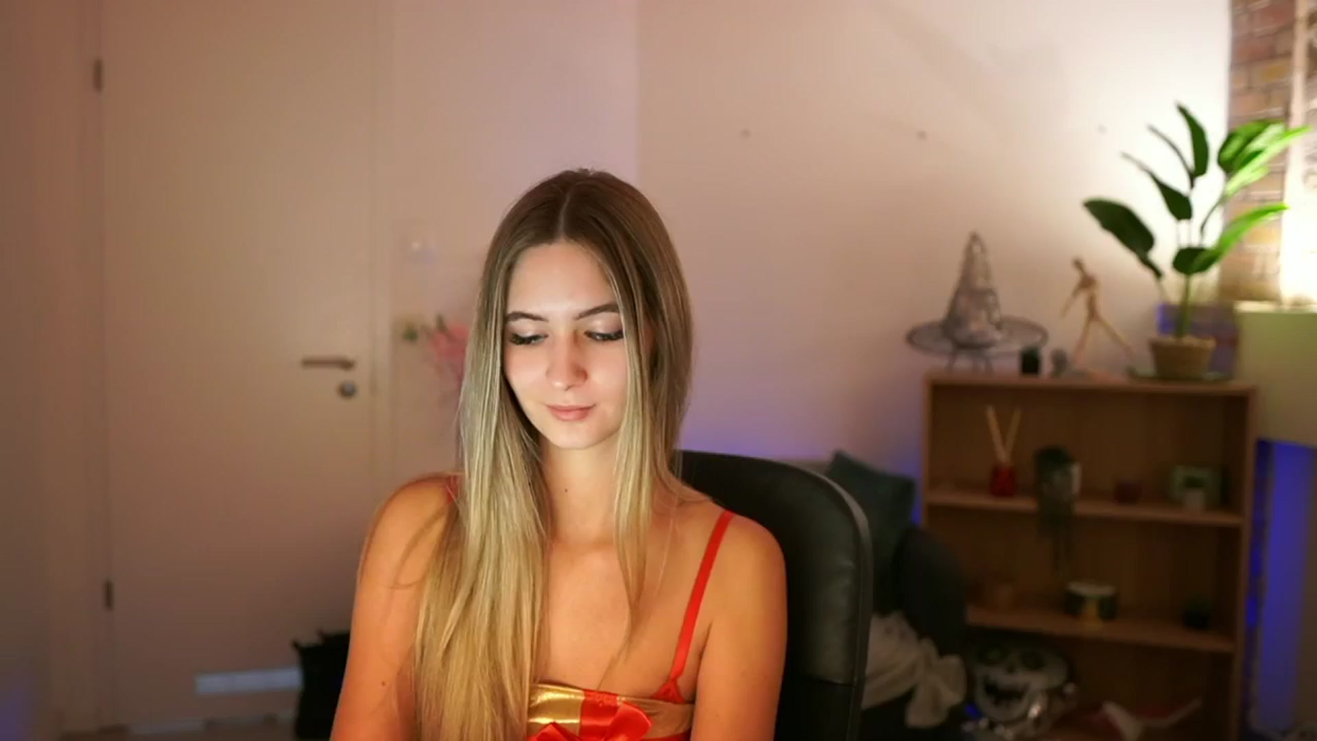 Gallery image thumbnail from CuteGirl_18's myfreecams stream on, 12/12/2024, 13:58 image 20 of 20