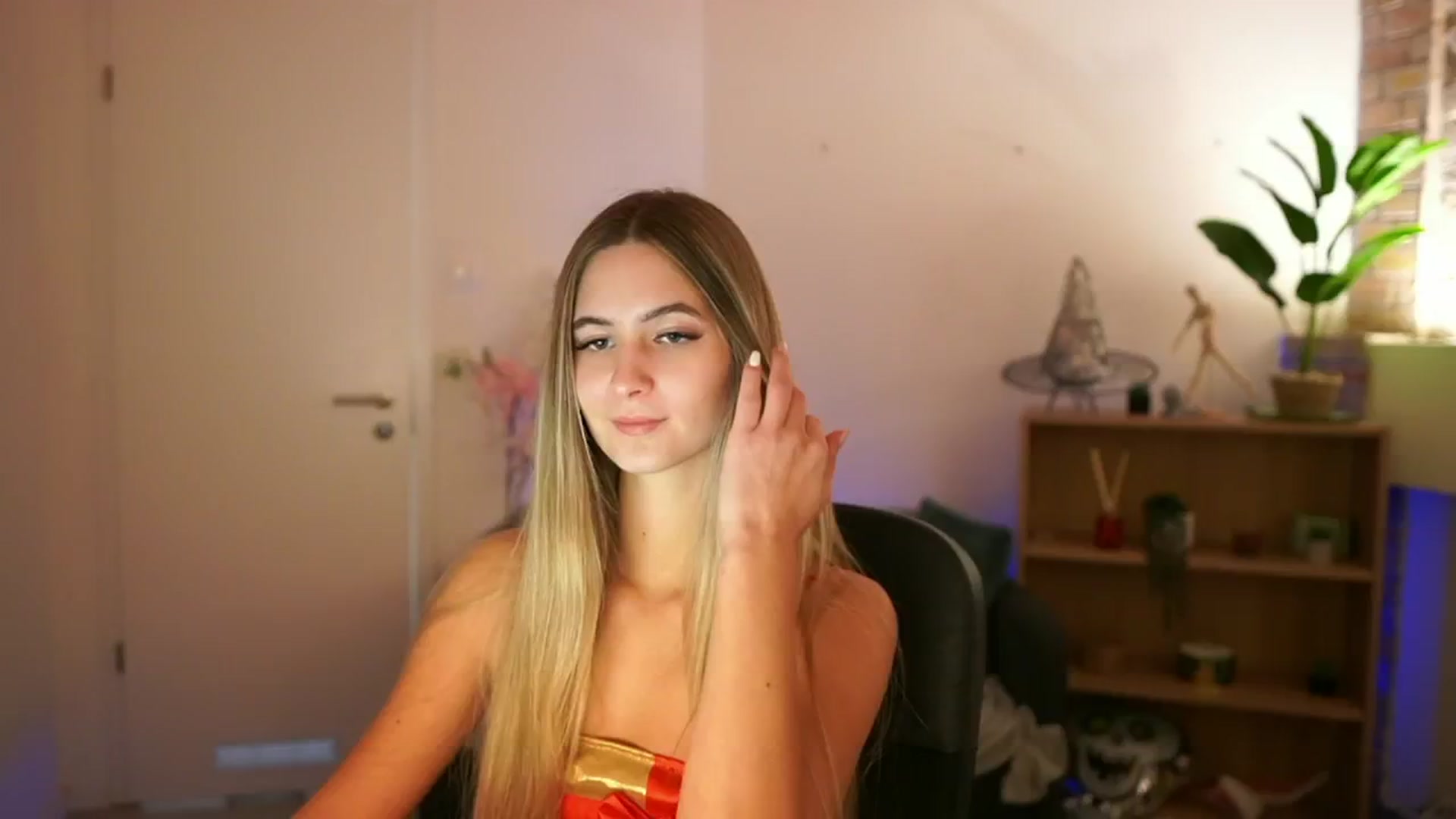Gallery image thumbnail from CuteGirl_18's myfreecams stream on, 12/12/2024, 13:58 image 16 of 20