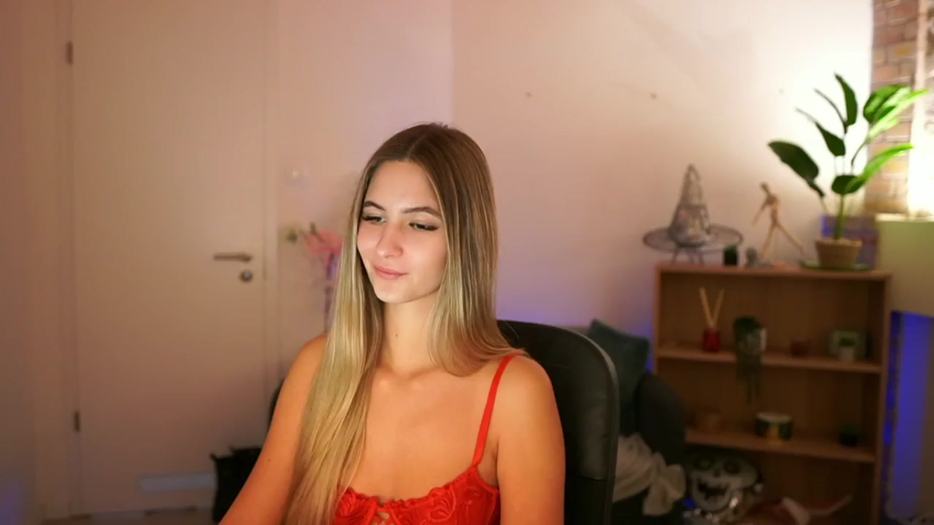 Gallery image thumbnail from CuteGirl_18's myfreecams stream on, 12/12/2024, 14:24 image 20 of 20