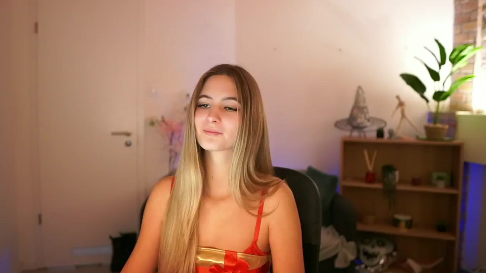 Gallery image thumbnail from CuteGirl_18's myfreecams stream on, 12/12/2024, 14:24 image 14 of 20