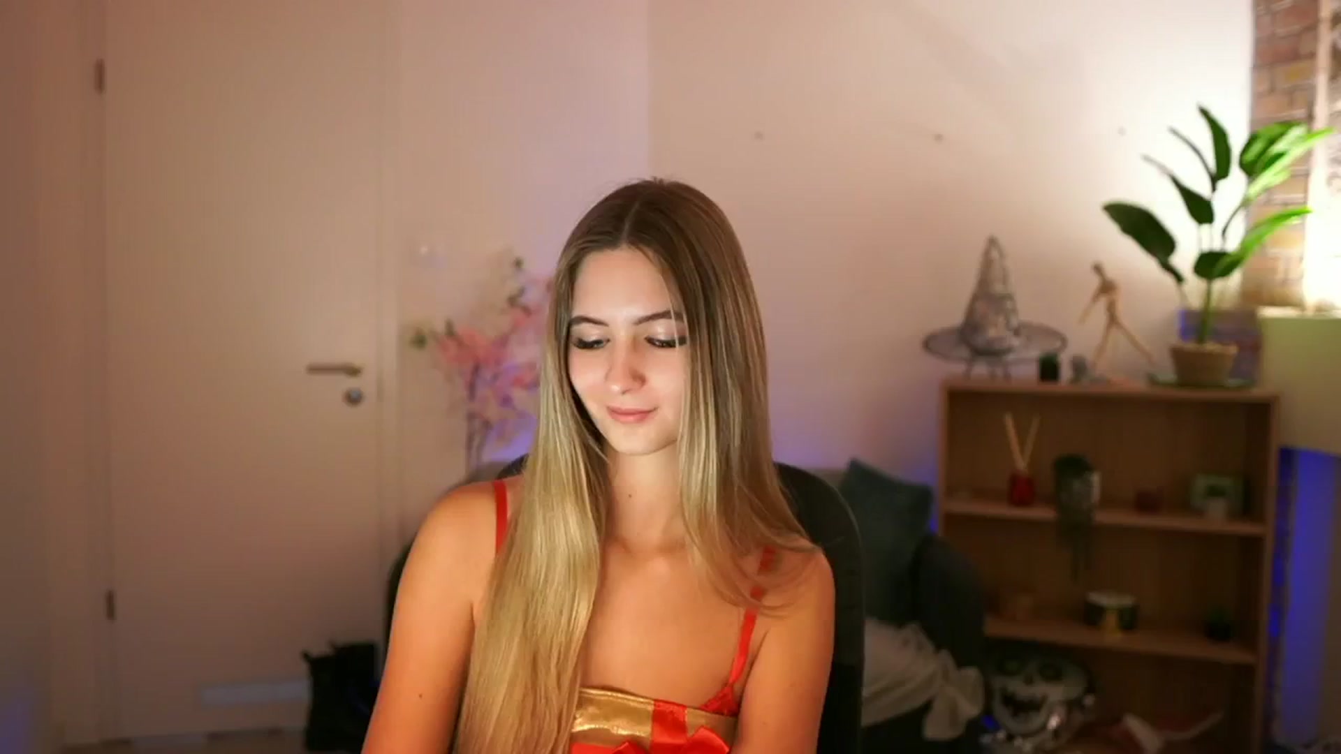 Gallery image thumbnail from CuteGirl_18's myfreecams stream on, 12/12/2024, 14:24 image 15 of 20