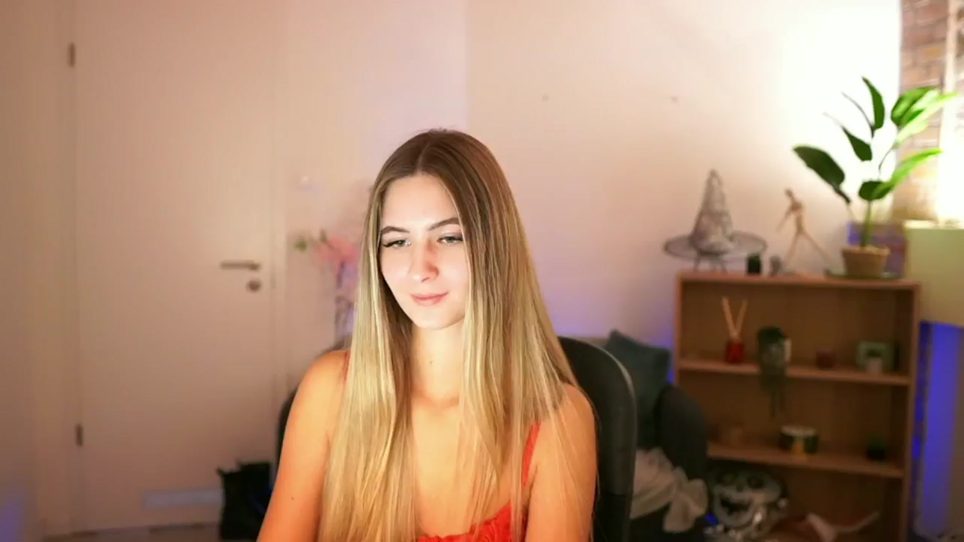Gallery image thumbnail from CuteGirl_18's myfreecams stream on, 12/12/2024, 16:23 image 5 of 20