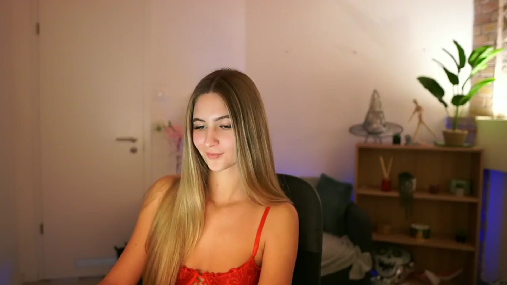 Gallery image thumbnail from CuteGirl_18's myfreecams stream on, 12/12/2024, 16:23 image 12 of 20