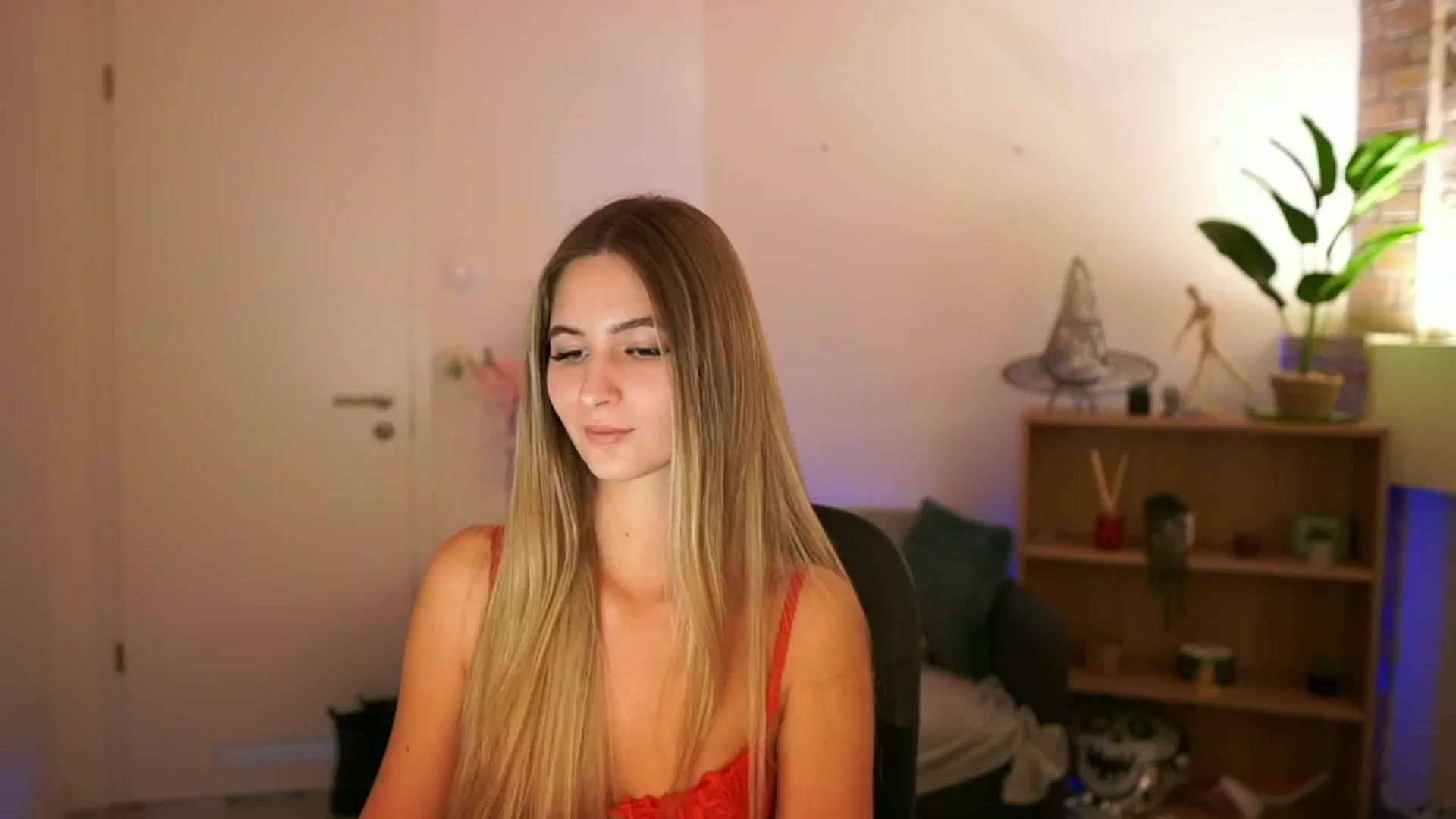 Gallery image thumbnail from CuteGirl_18's myfreecams stream on, 12/12/2024, 16:23 image 4 of 20