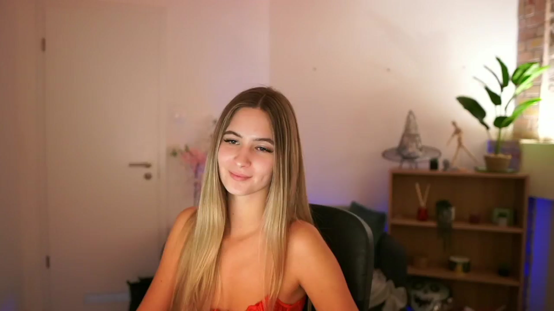 Gallery image thumbnail from CuteGirl_18's myfreecams stream on, 12/12/2024, 16:51 image 3 of 20