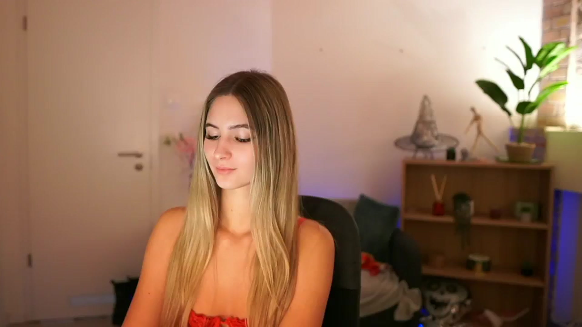 Gallery image thumbnail from CuteGirl_18's myfreecams stream on, 12/12/2024, 18:30 image 20 of 20
