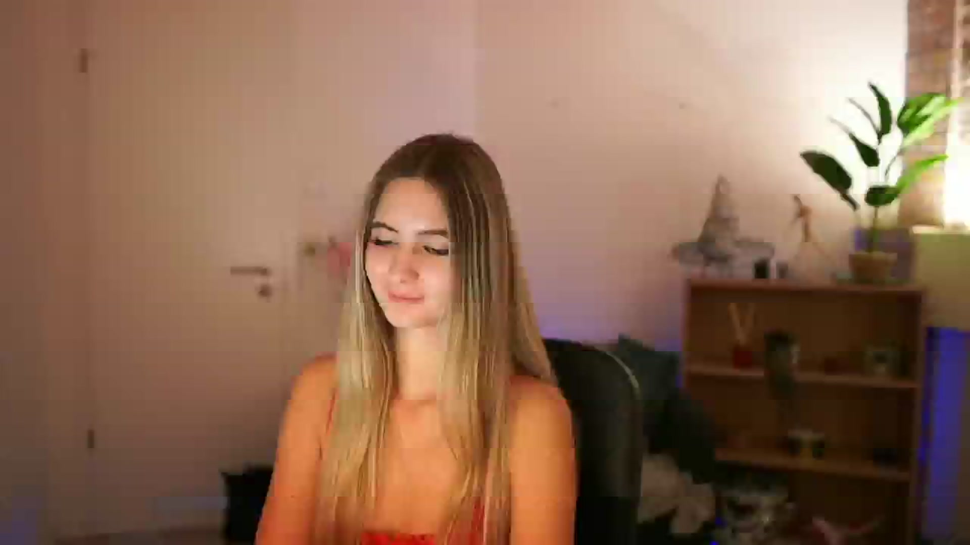 Gallery image thumbnail from CuteGirl_18's myfreecams stream on, 12/12/2024, 18:30 image 4 of 20