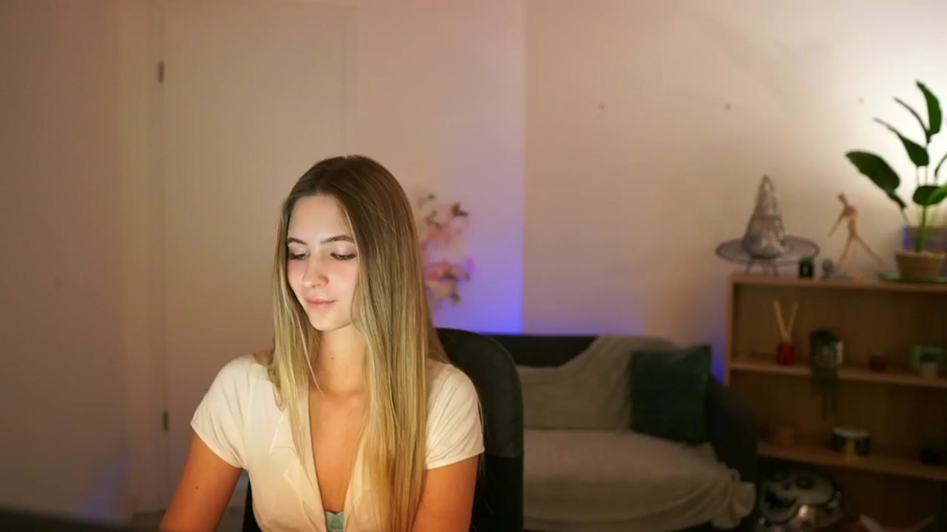 Gallery image thumbnail from CuteGirl_18's myfreecams stream on, 01/02/2025, 14:47 image 7 of 20
