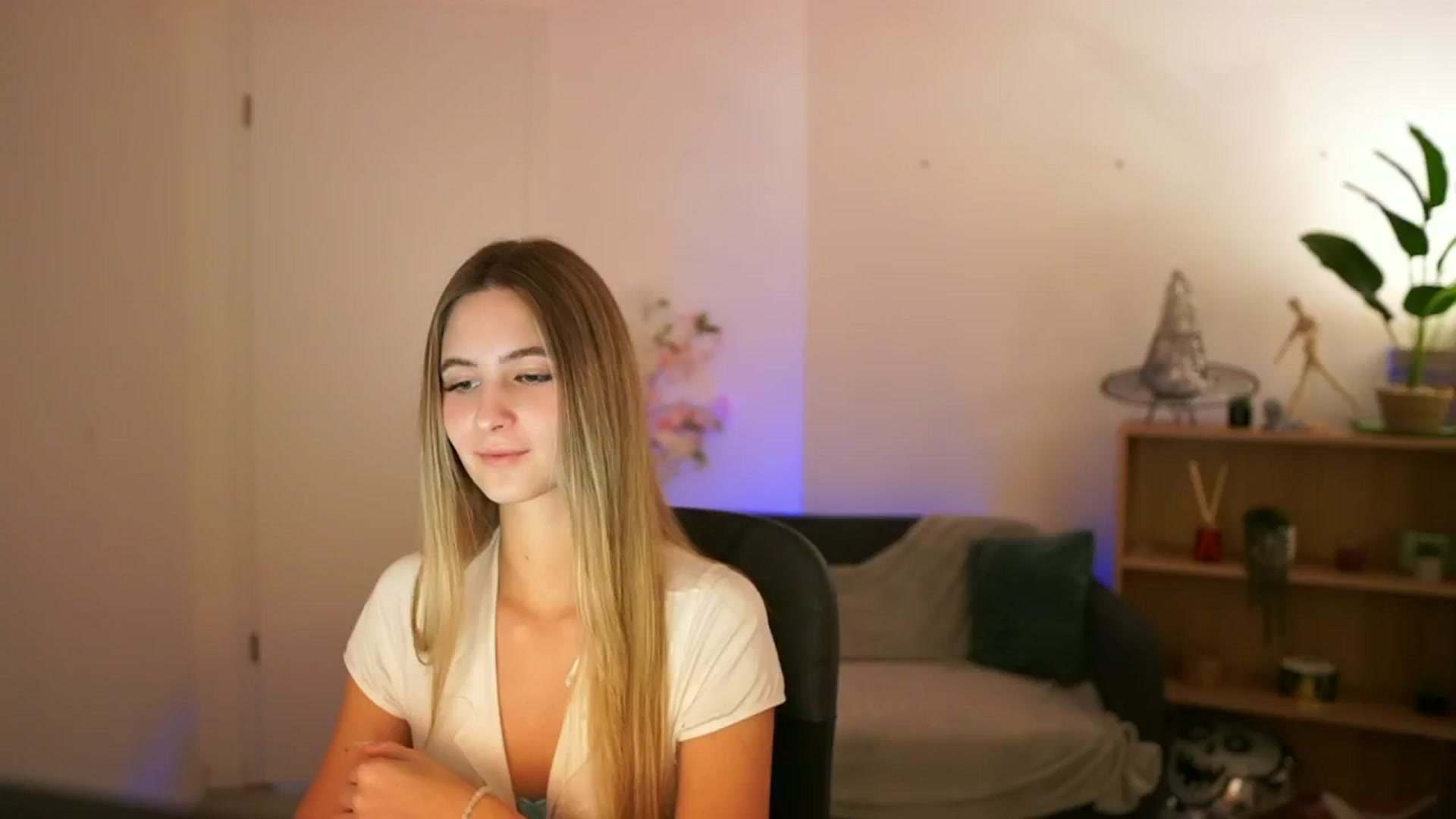Gallery image thumbnail from CuteGirl_18's myfreecams stream on, 01/02/2025, 14:47 image 19 of 20