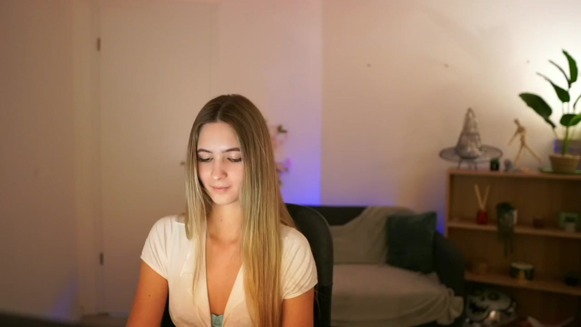 Gallery image thumbnail from CuteGirl_18's myfreecams stream on, 01/02/2025, 14:47 image 1 of 20