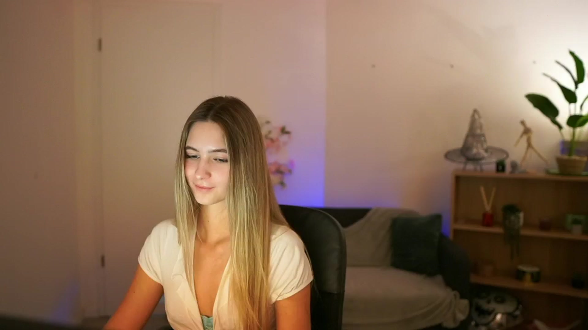 Gallery image thumbnail from CuteGirl_18's myfreecams stream on, 01/02/2025, 14:47 image 5 of 20