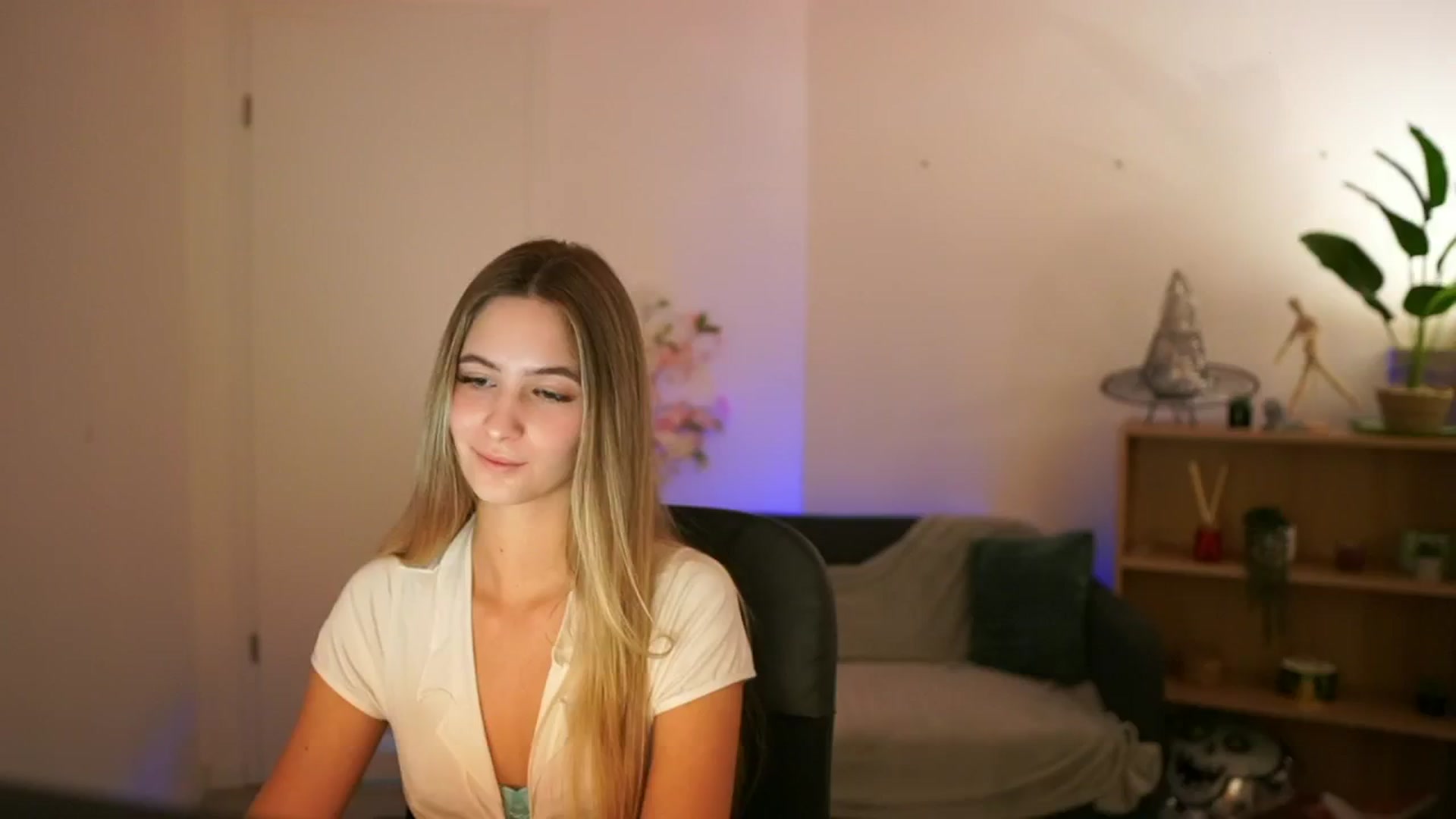 Gallery image thumbnail from CuteGirl_18's myfreecams stream on, 01/02/2025, 14:47 image 9 of 20